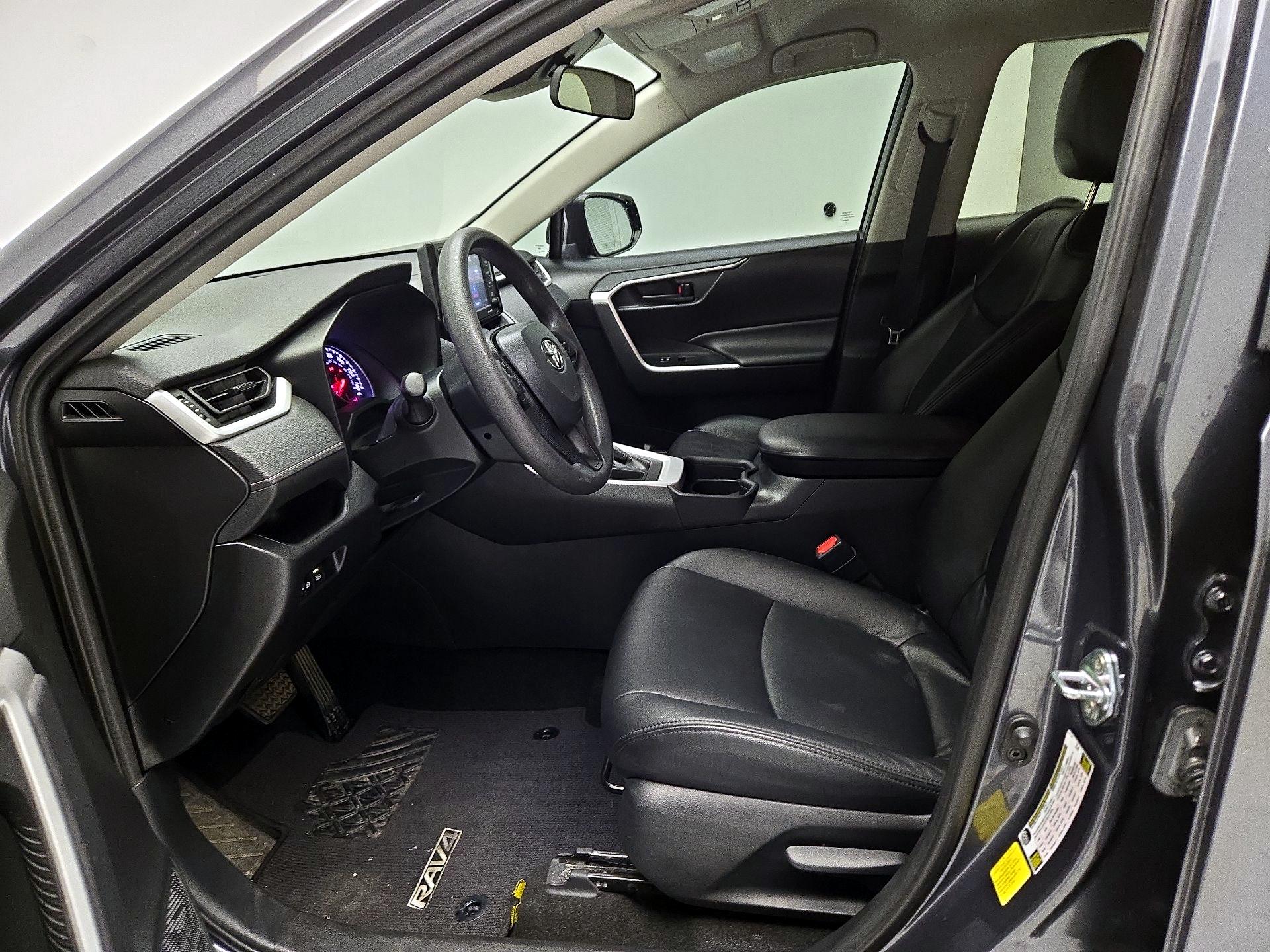 Thumbnail: 2020 Toyota RAV4 - 9