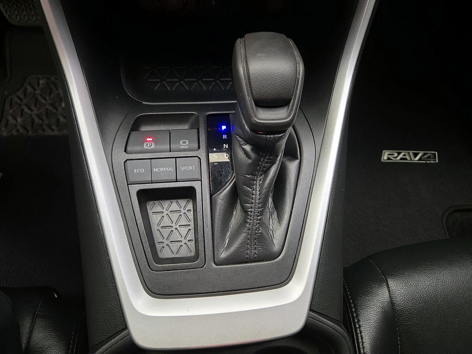 Thumbnail: 2020 Toyota RAV4 - 14