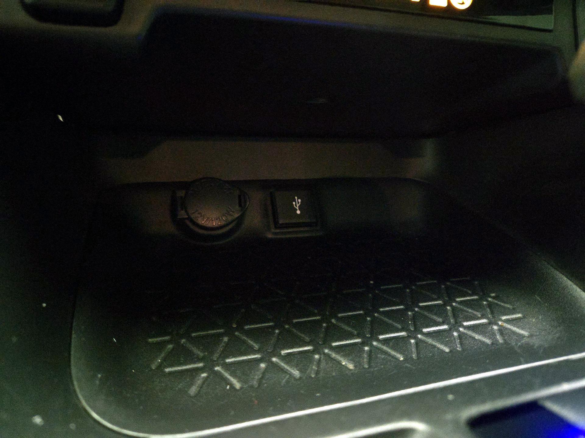 Thumbnail: 2020 Toyota RAV4 - 15