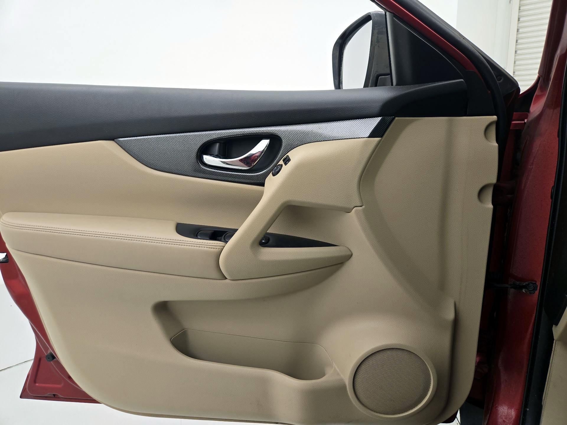 Thumbnail: 2015 Nissan Rogue - 12