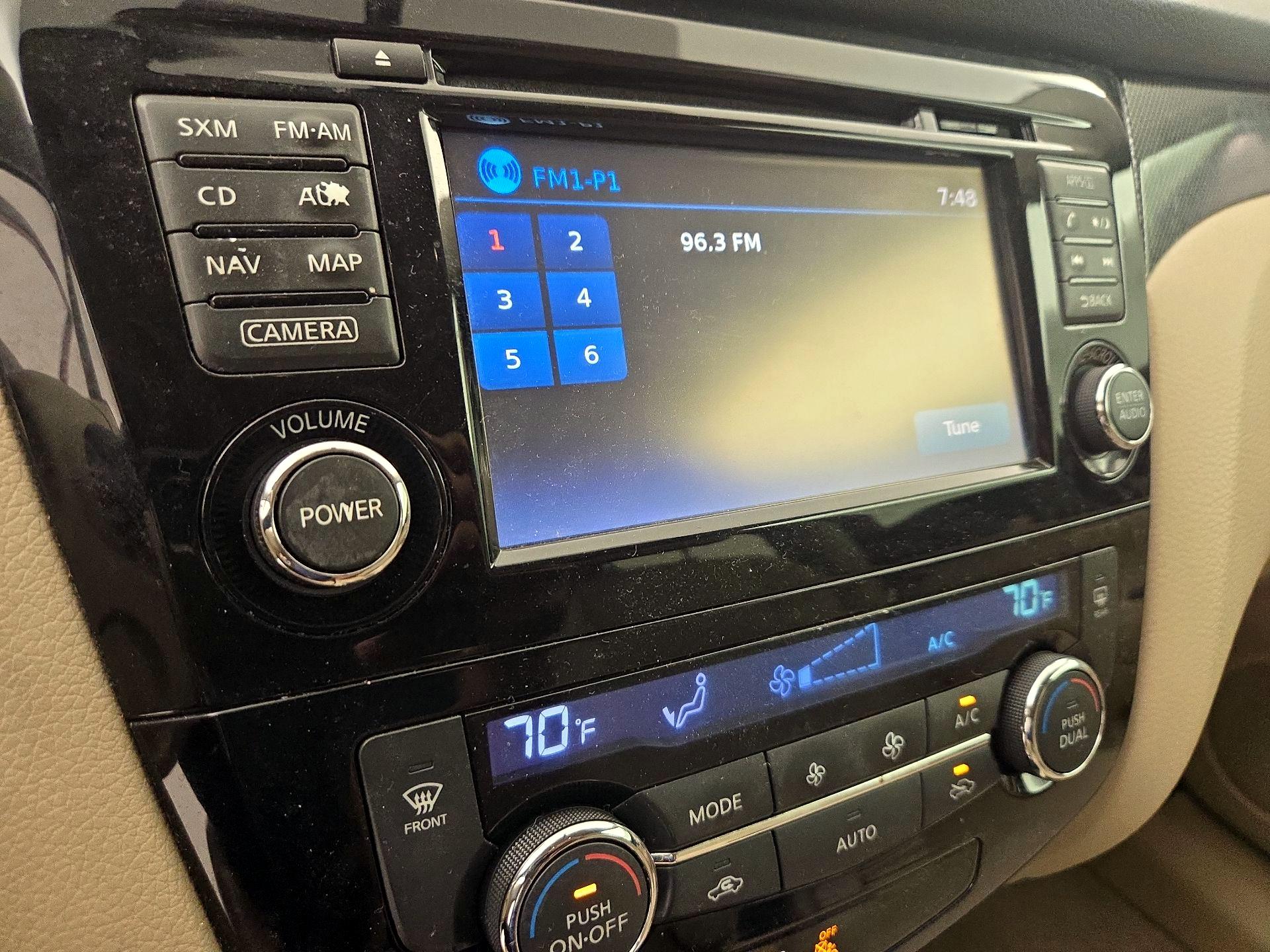 Thumbnail: 2015 Nissan Rogue - 16