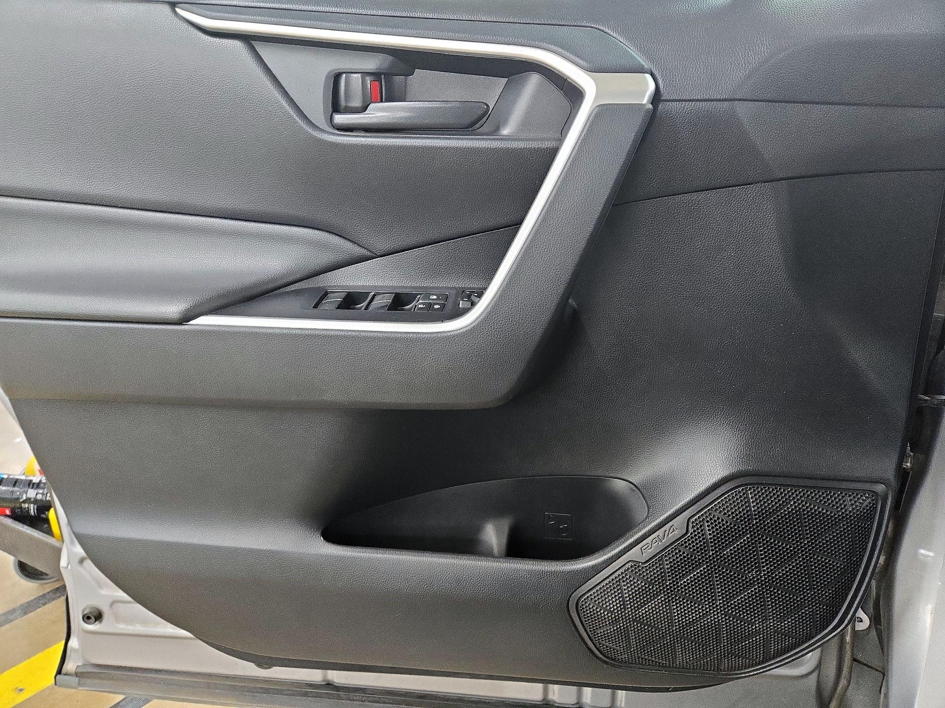 Thumbnail: 2019 Toyota RAV4 - 12