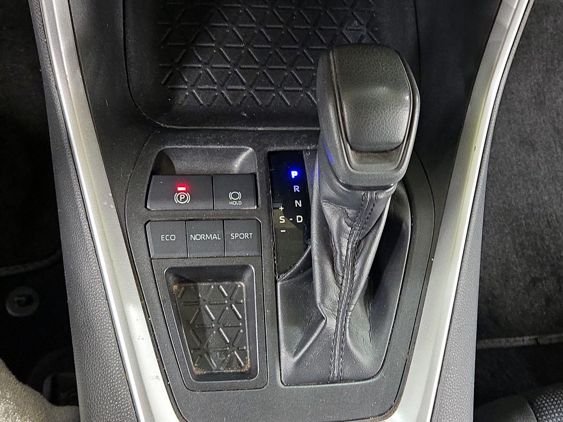 Thumbnail: 2019 Toyota RAV4 - 17