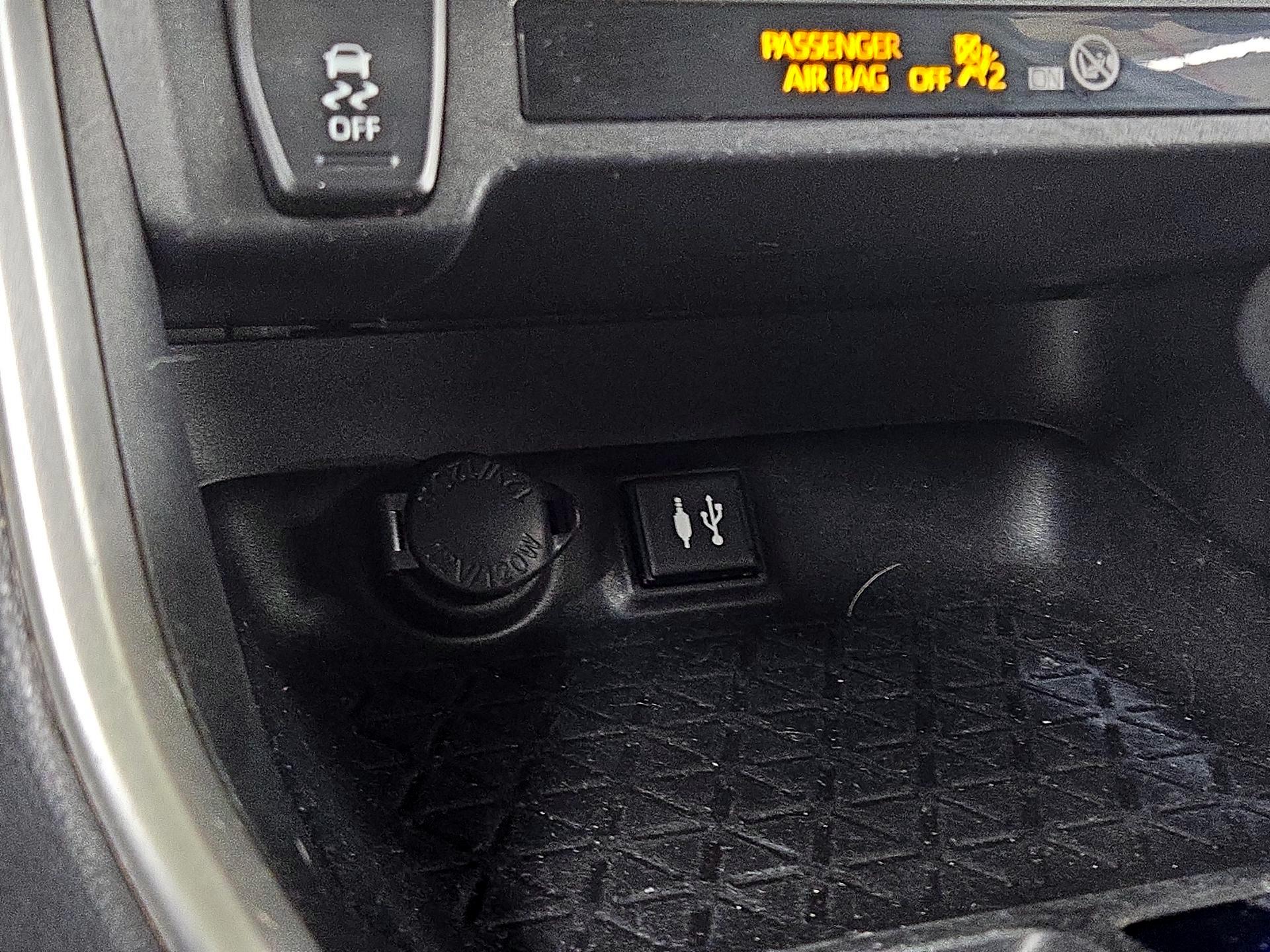 Thumbnail: 2019 Toyota RAV4 - 18