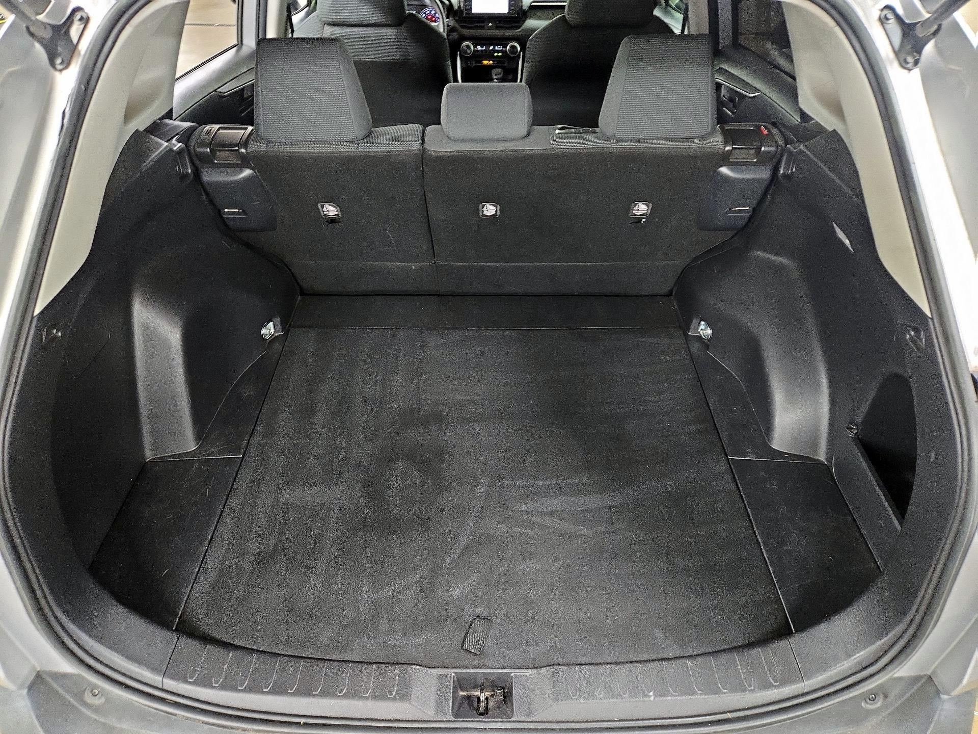 Thumbnail: 2019 Toyota RAV4 - 20