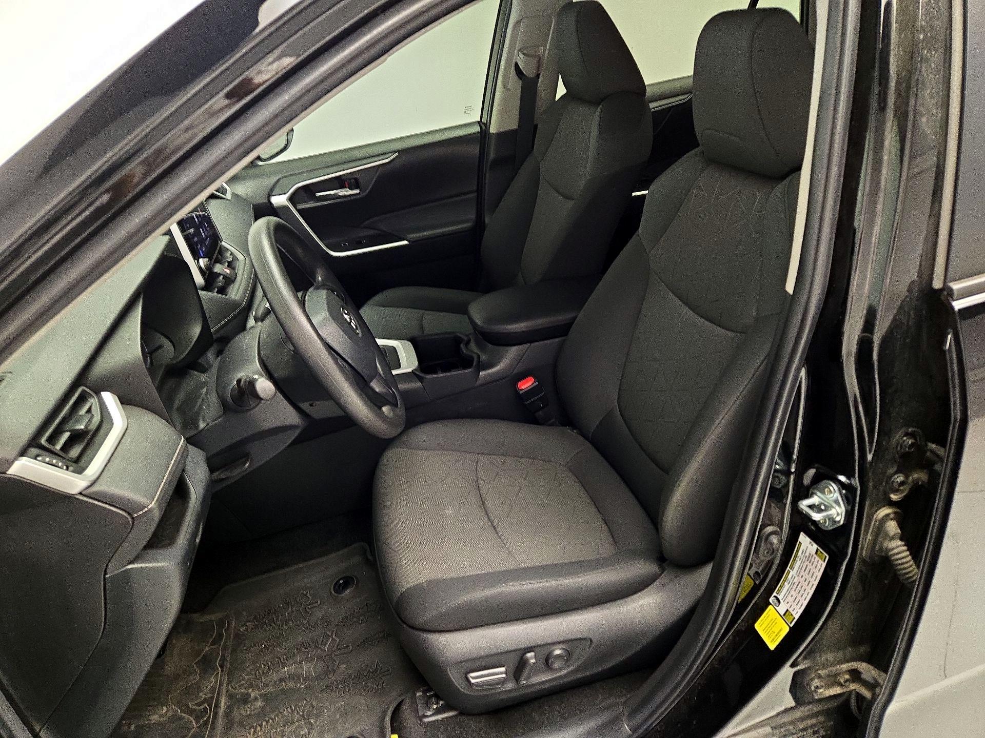 Thumbnail: 2023 Toyota RAV4 - 11