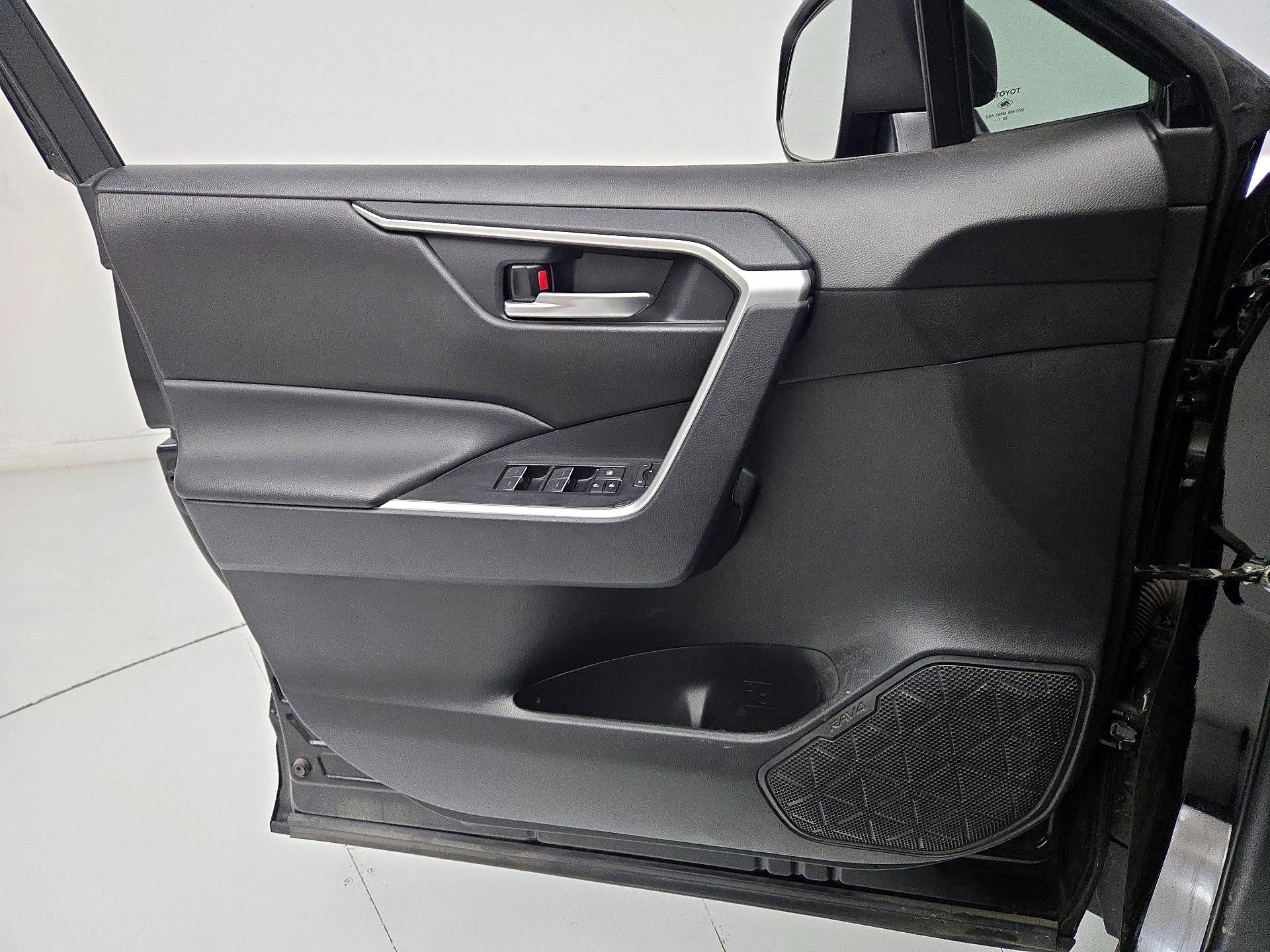 Thumbnail: 2023 Toyota RAV4 - 12