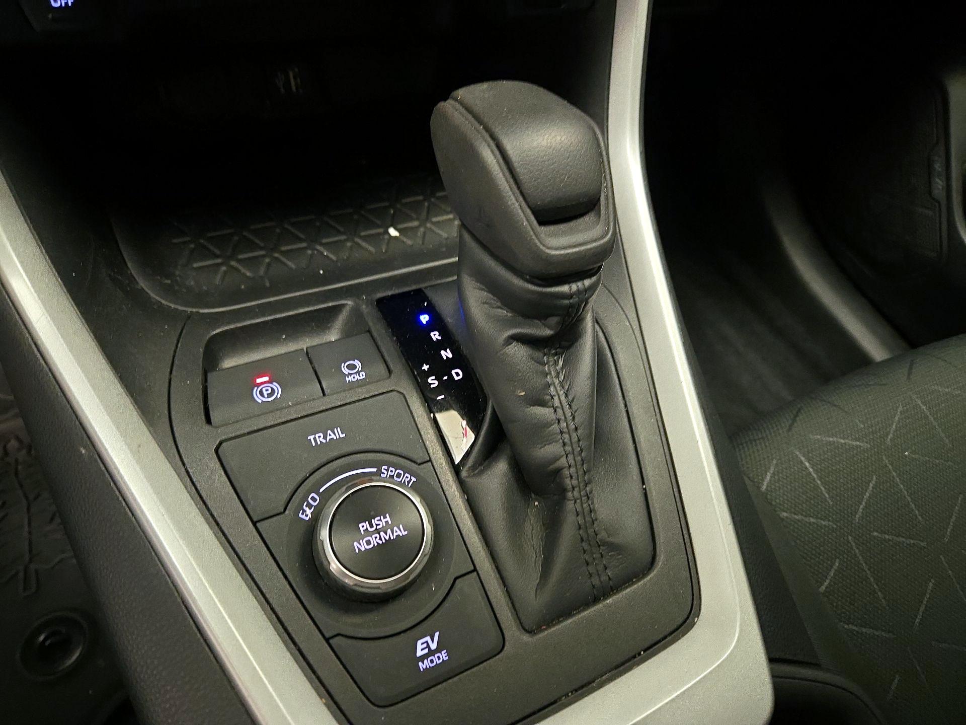 Thumbnail: 2023 Toyota RAV4 - 17