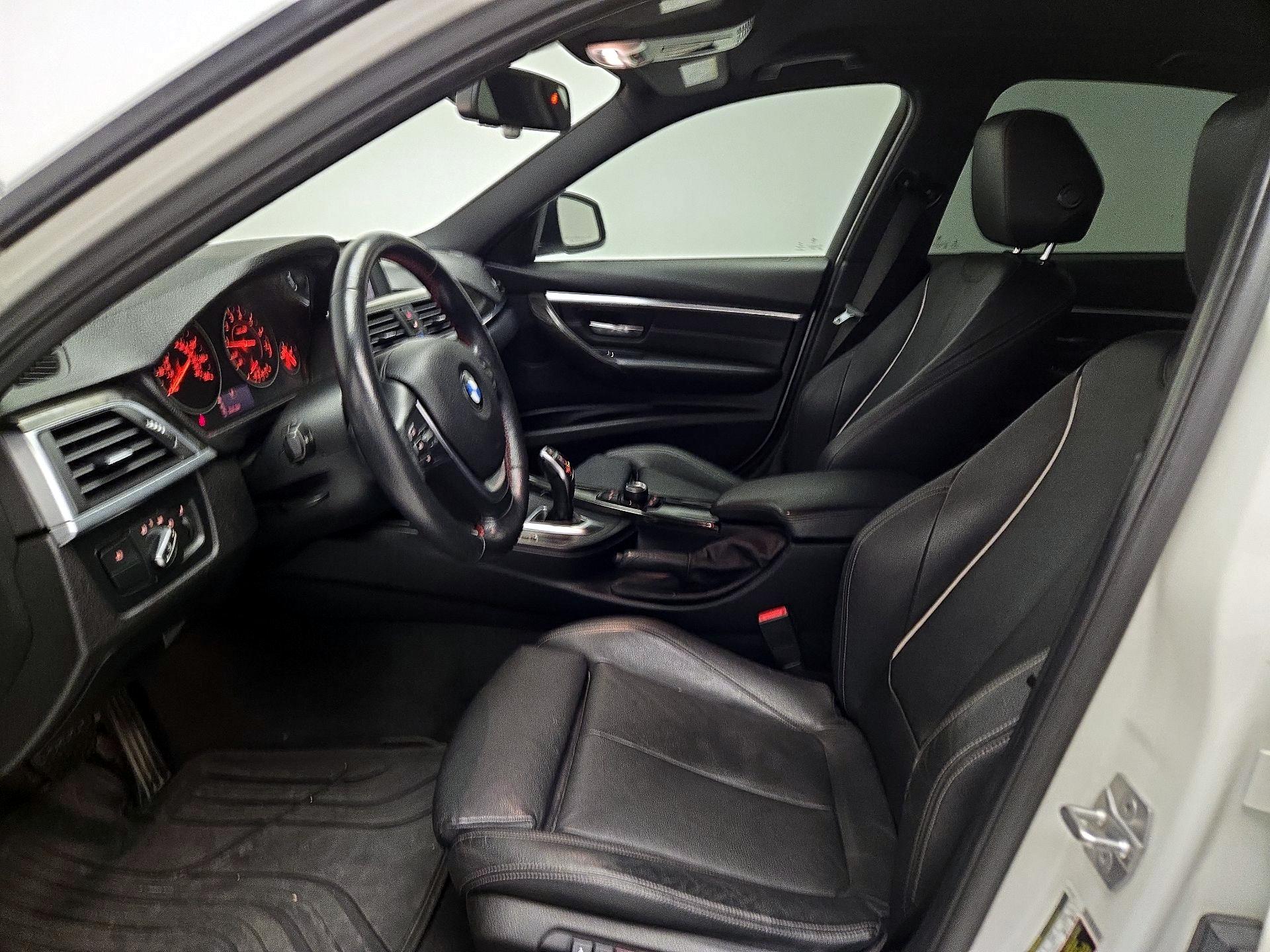 Thumbnail: 2016 BMW 3 Series - 11