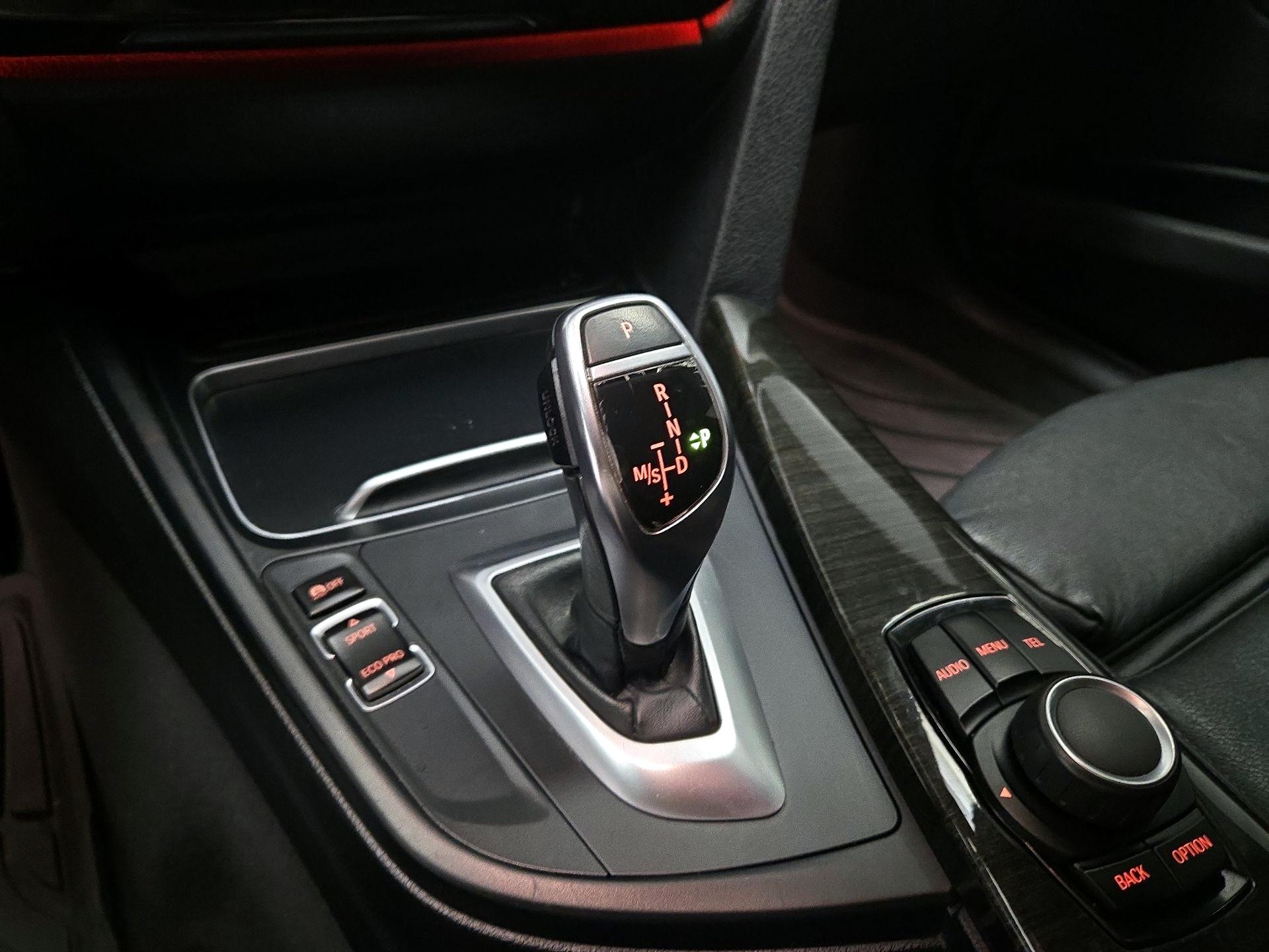 Thumbnail: 2016 BMW 3 Series - 16