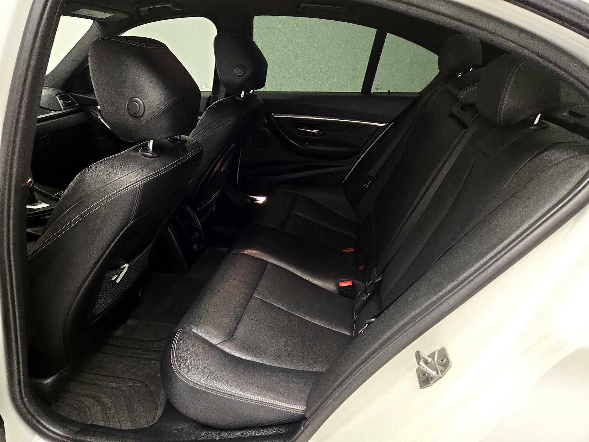 Thumbnail: 2016 BMW 3 Series - 17