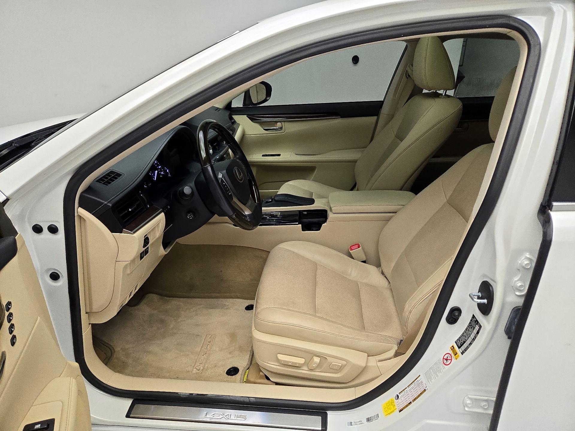 Thumbnail: 2015 Lexus ES - 9