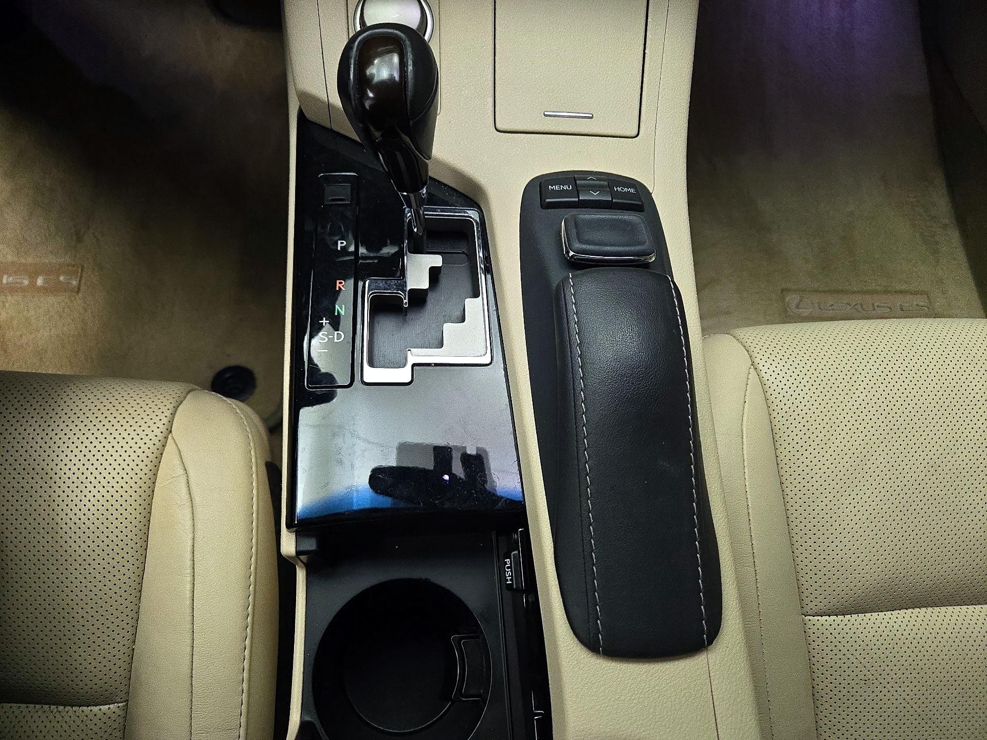 Thumbnail: 2015 Lexus ES - 16