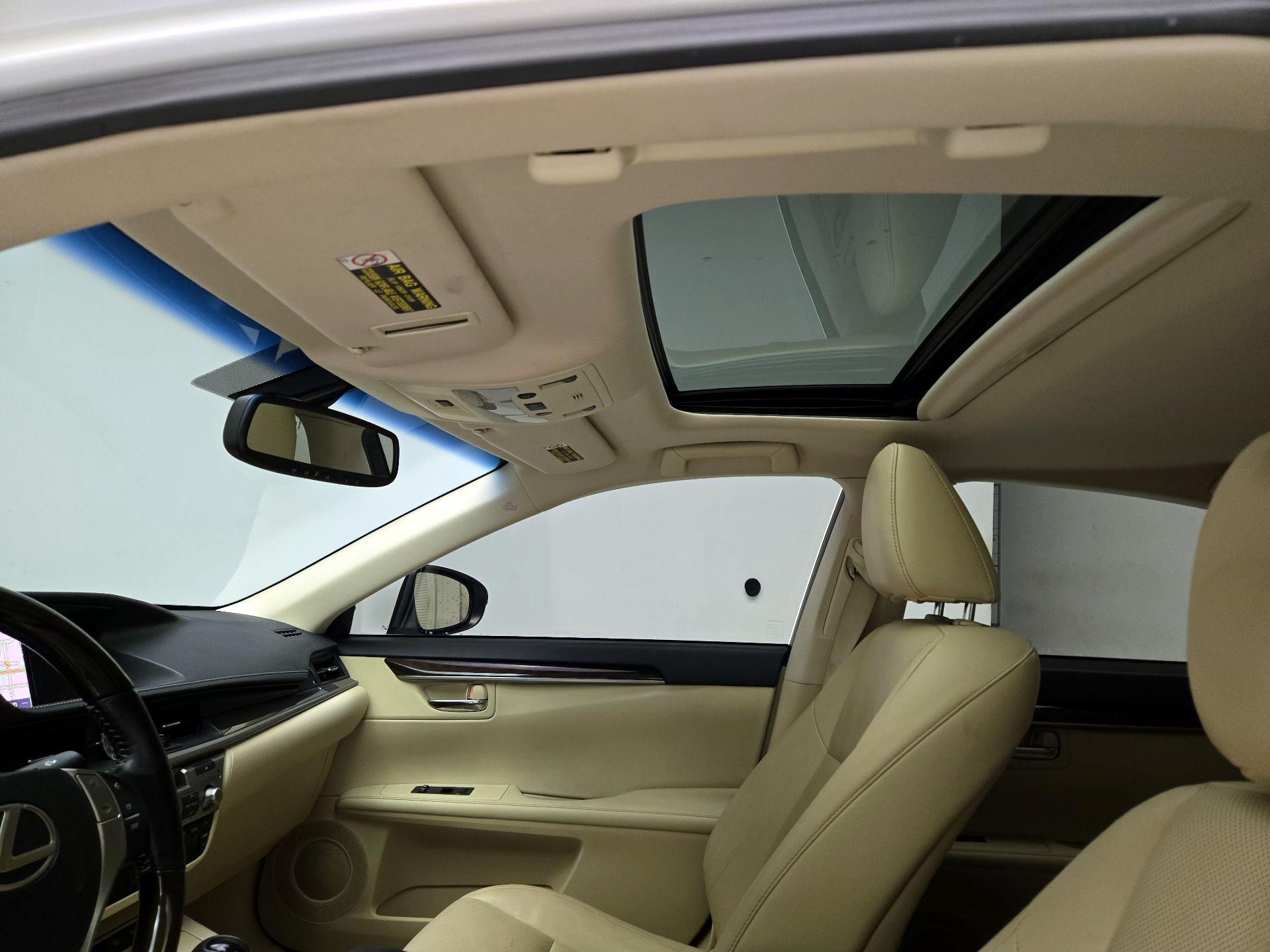 Thumbnail: 2015 Lexus ES - 17