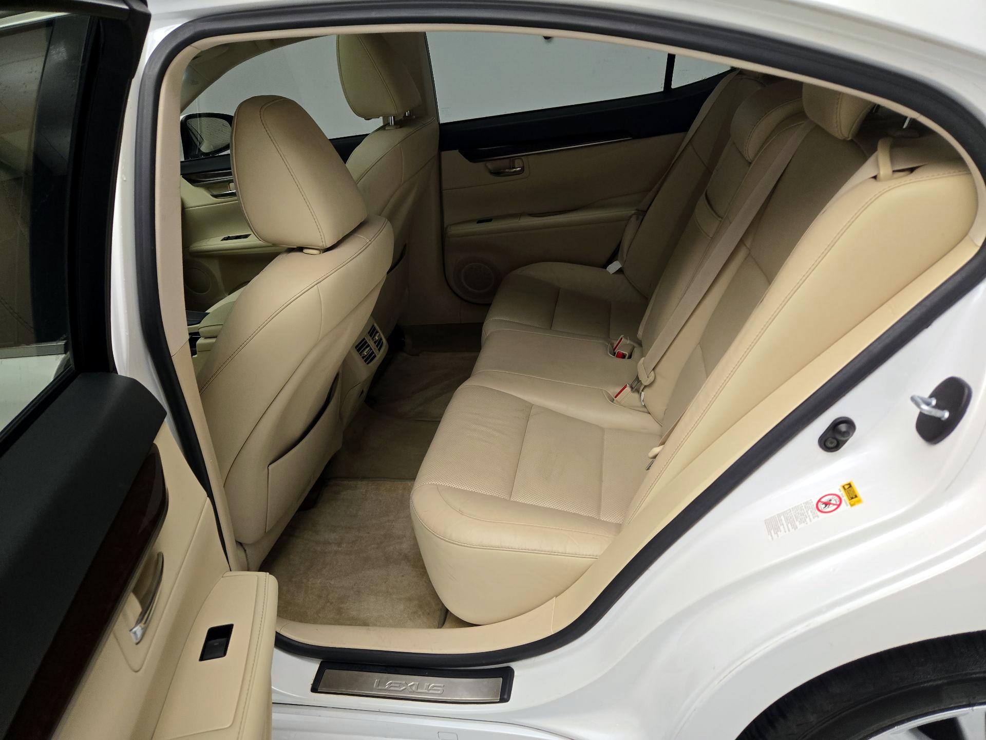 Thumbnail: 2015 Lexus ES - 18