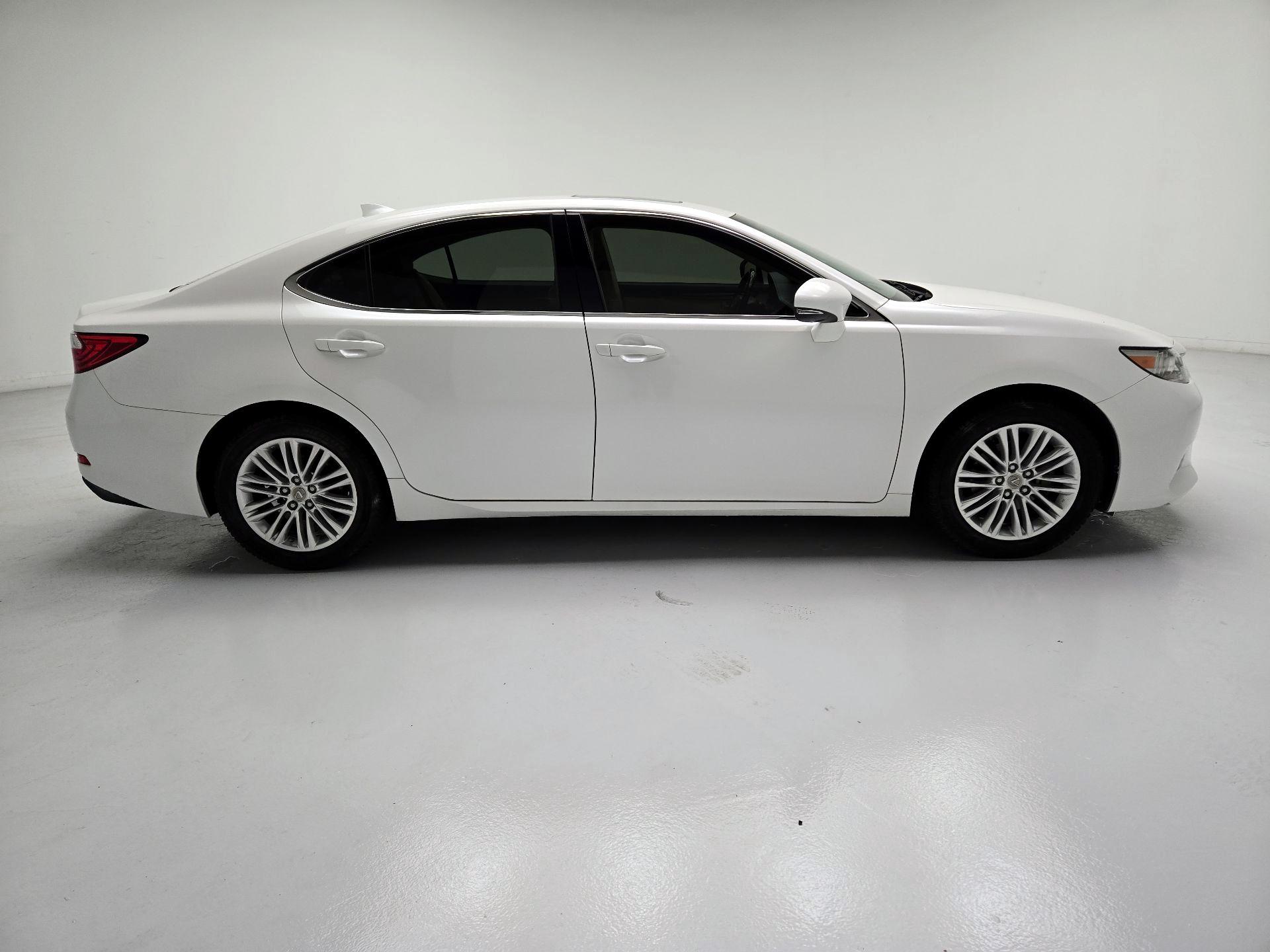Thumbnail: 2015 Lexus ES - 4