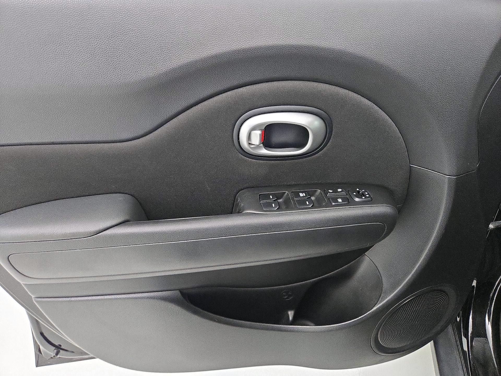 Thumbnail: 2016 Kia Soul - 12
