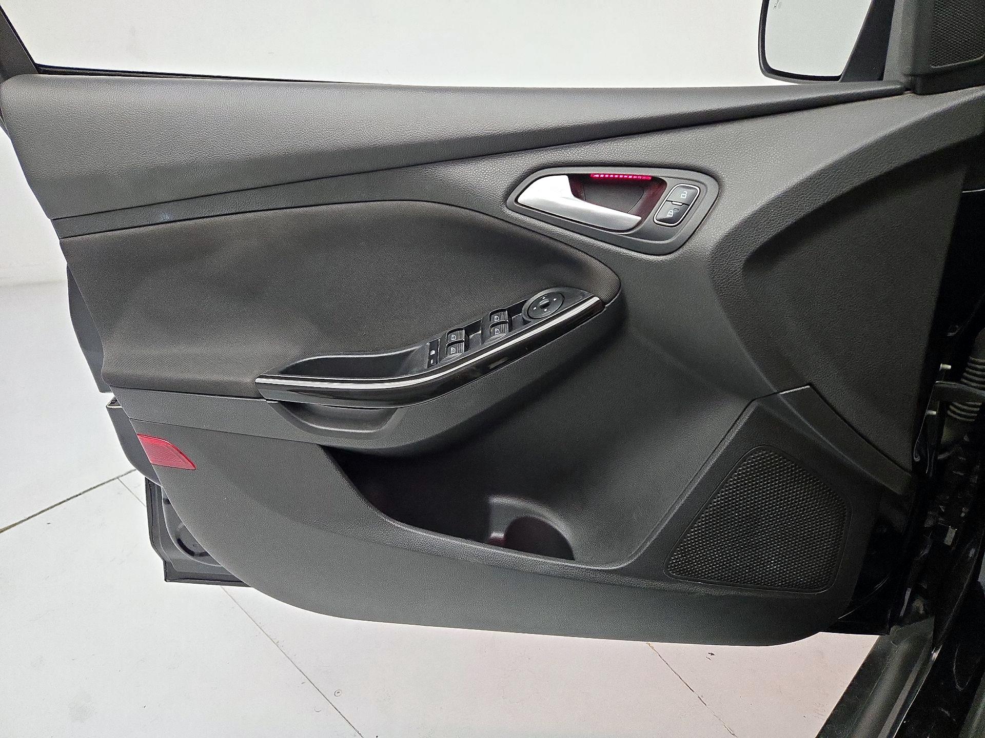 Thumbnail: 2017 Ford Focus - 12