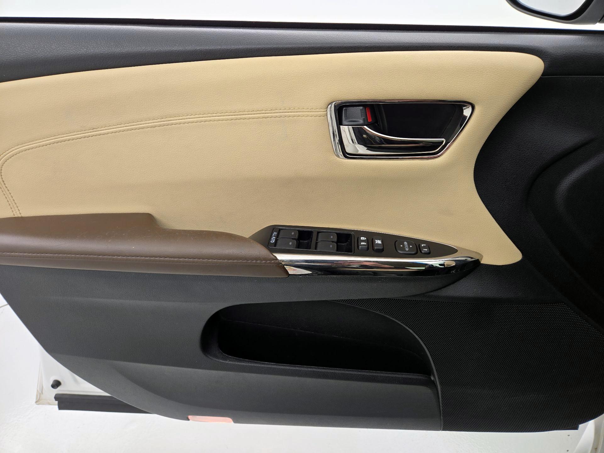 Thumbnail: 2016 Toyota Avalon - 12