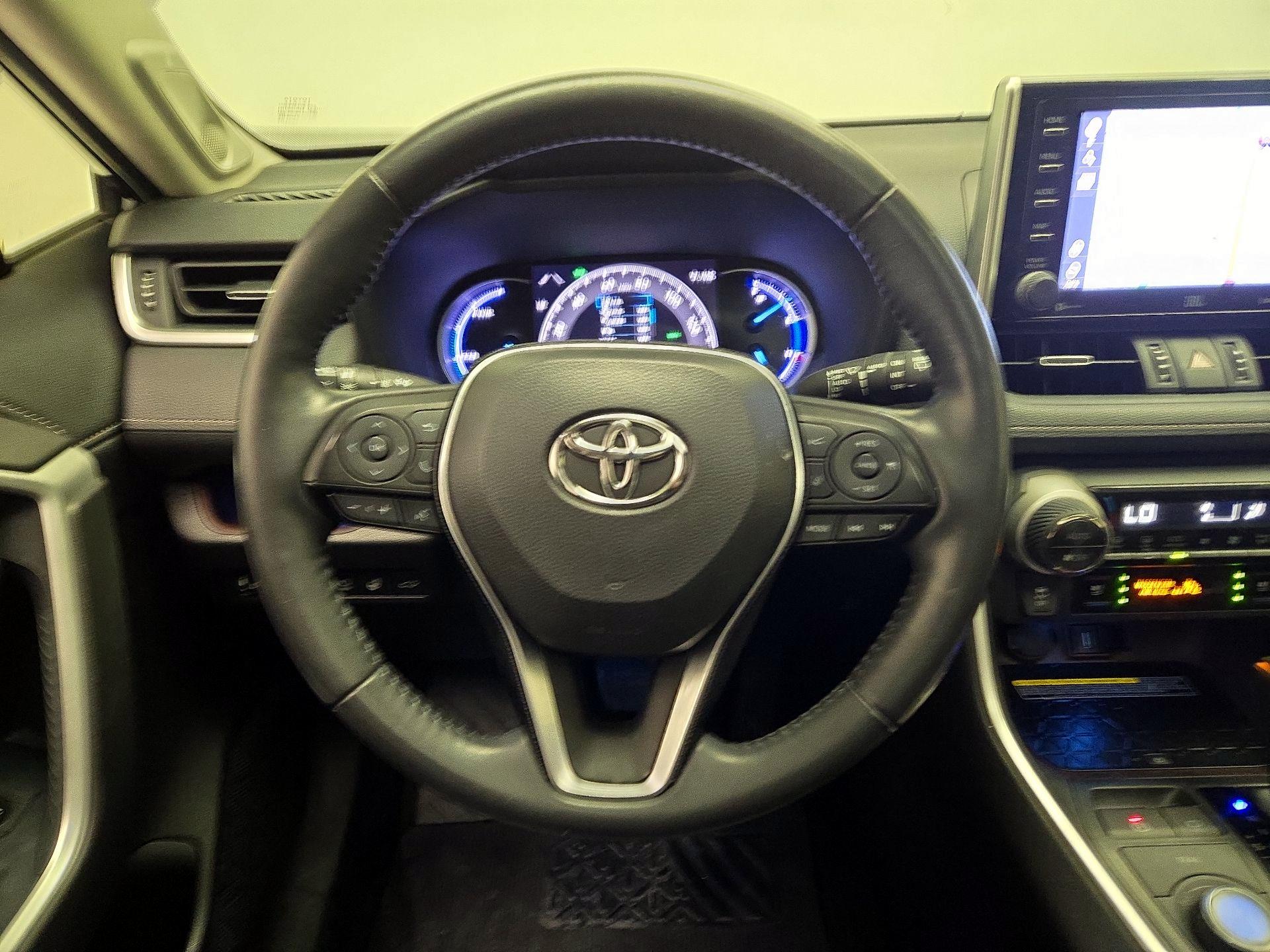 Thumbnail: 2020 Toyota RAV4 - 10