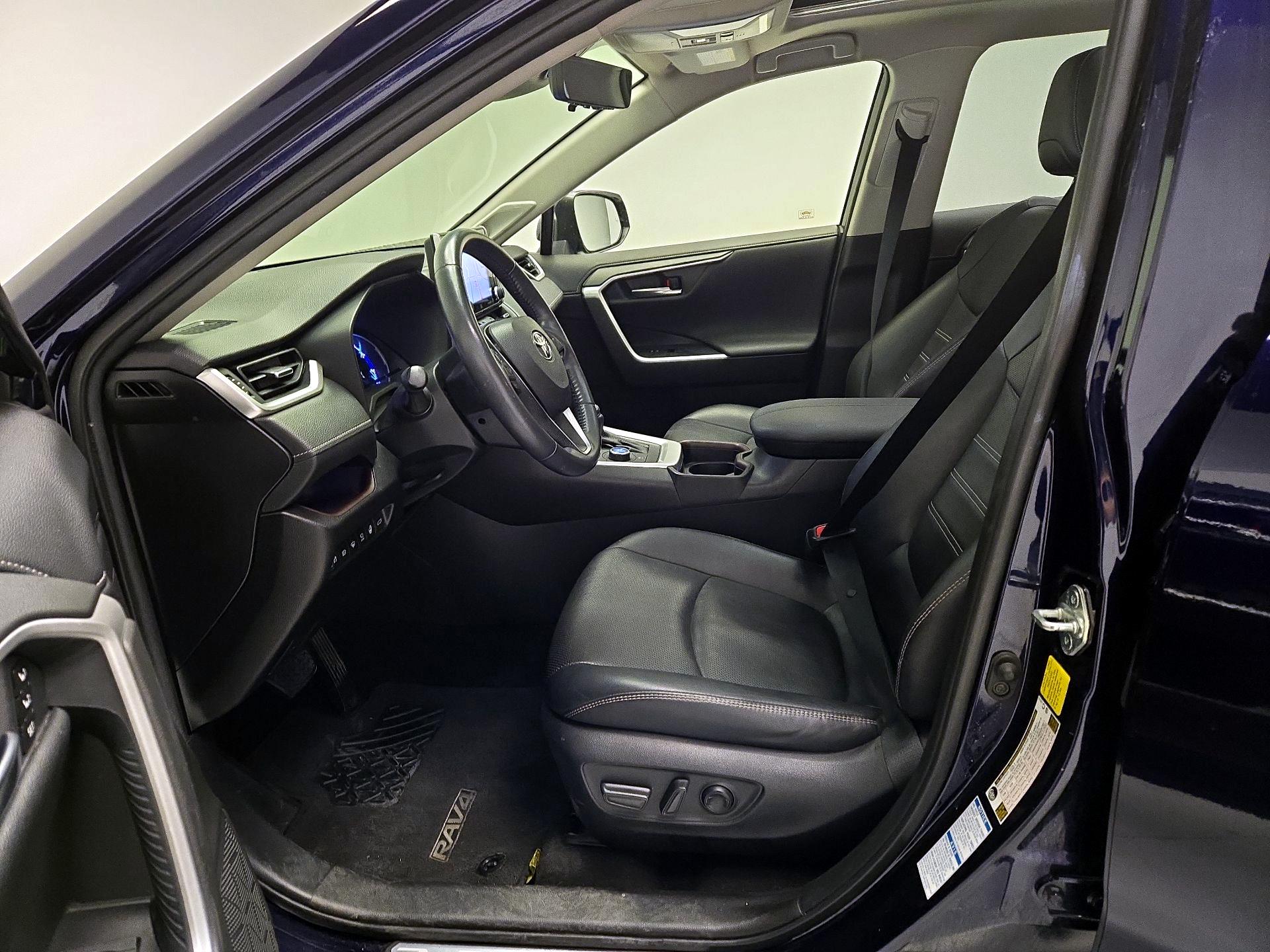Thumbnail: 2020 Toyota RAV4 - 11