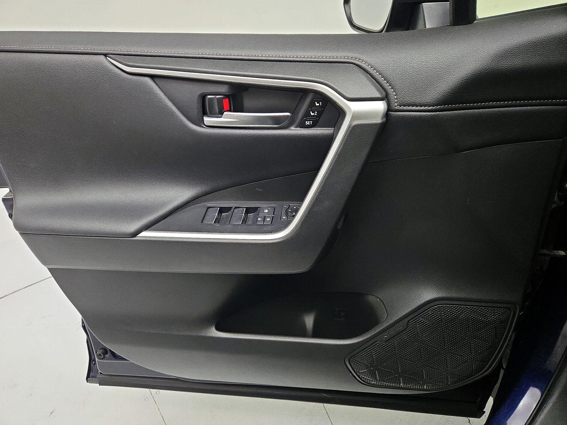 Thumbnail: 2020 Toyota RAV4 - 12