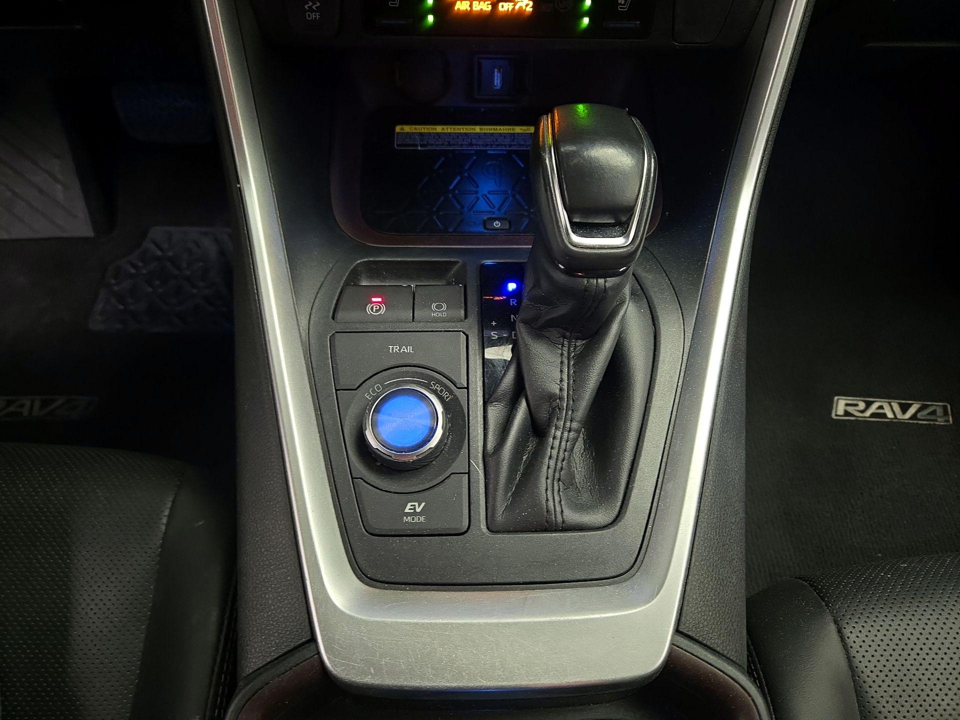 Thumbnail: 2020 Toyota RAV4 - 18