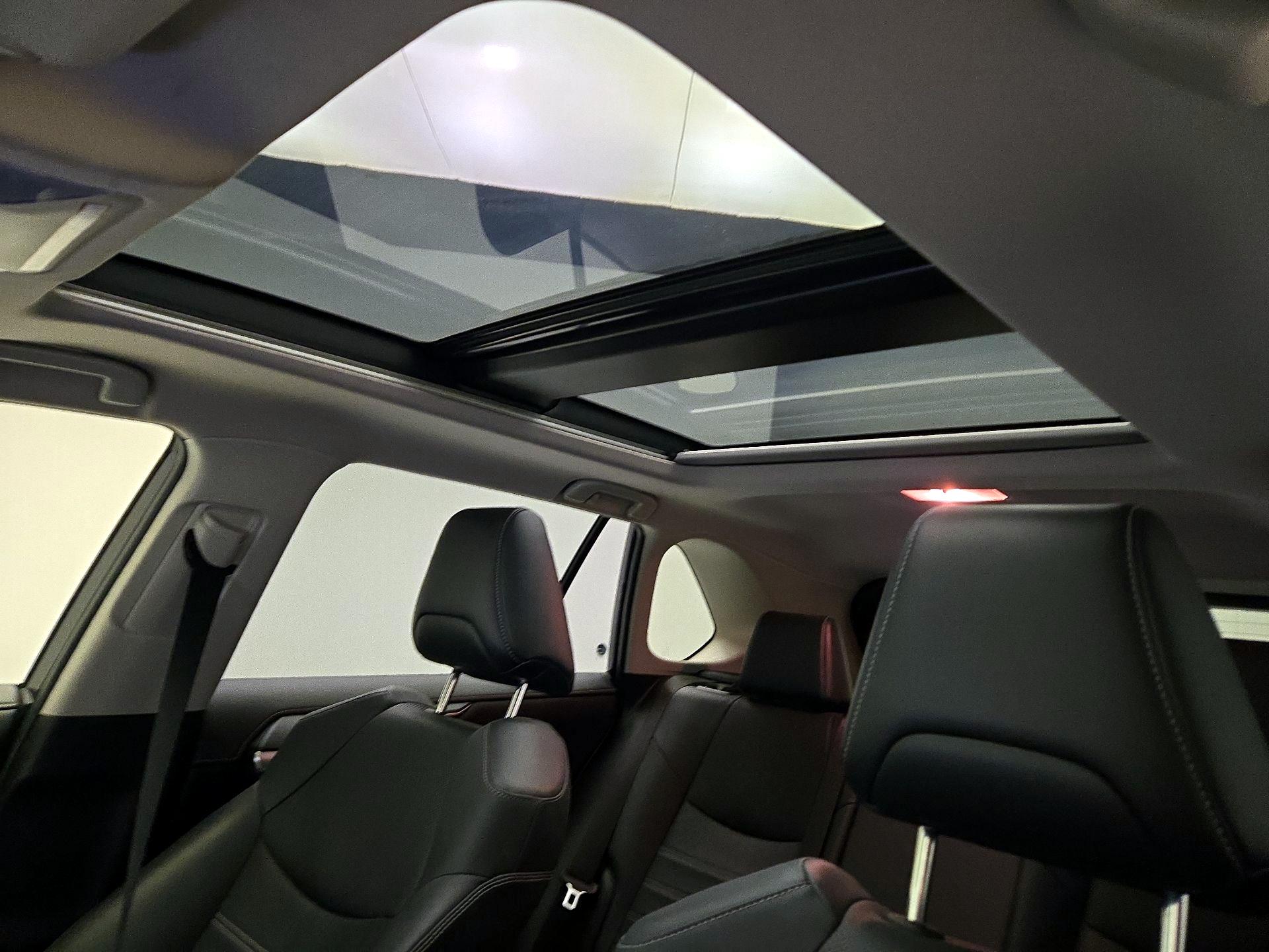 Thumbnail: 2020 Toyota RAV4 - 20