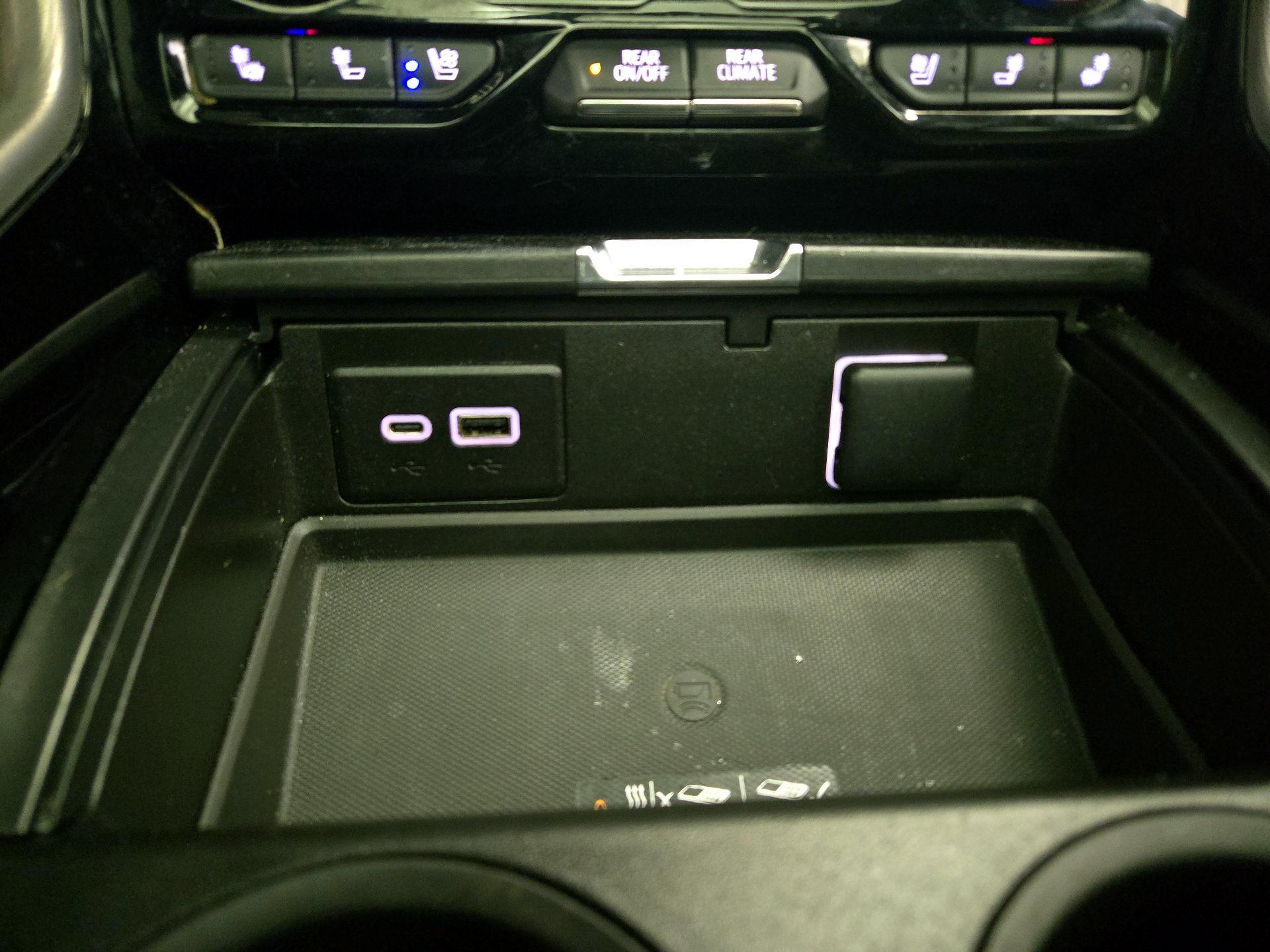 Thumbnail: 2022 GMC Yukon XL - 18