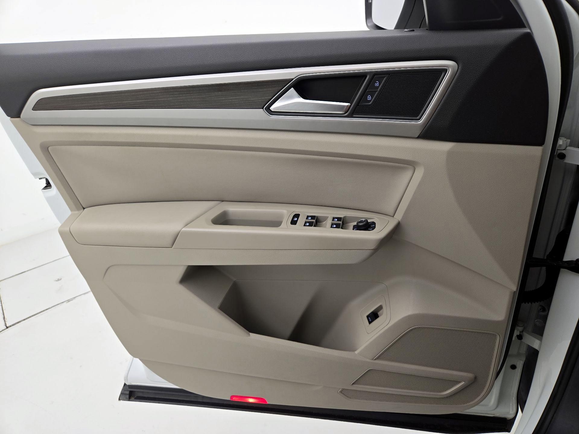 Thumbnail: 2018 Volkswagen Atlas - 12