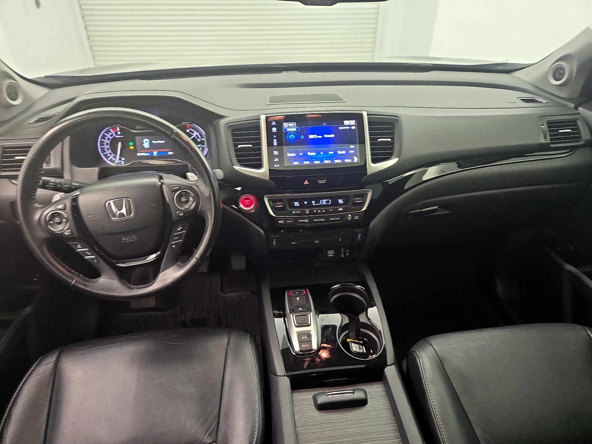Thumbnail: 2017 Honda Pilot - 9