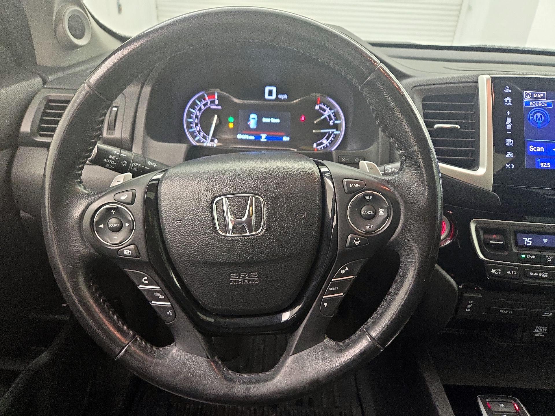 Thumbnail: 2017 Honda Pilot - 10