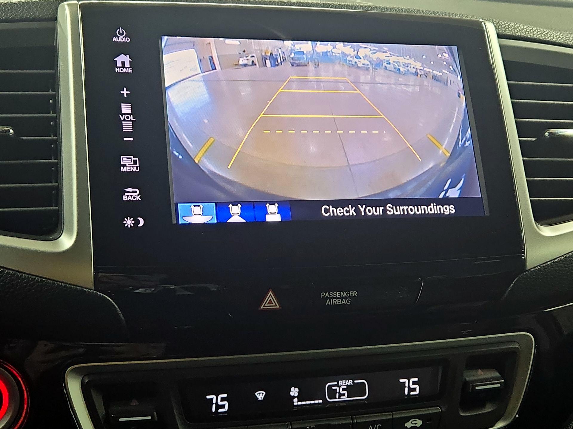 Thumbnail: 2017 Honda Pilot - 14