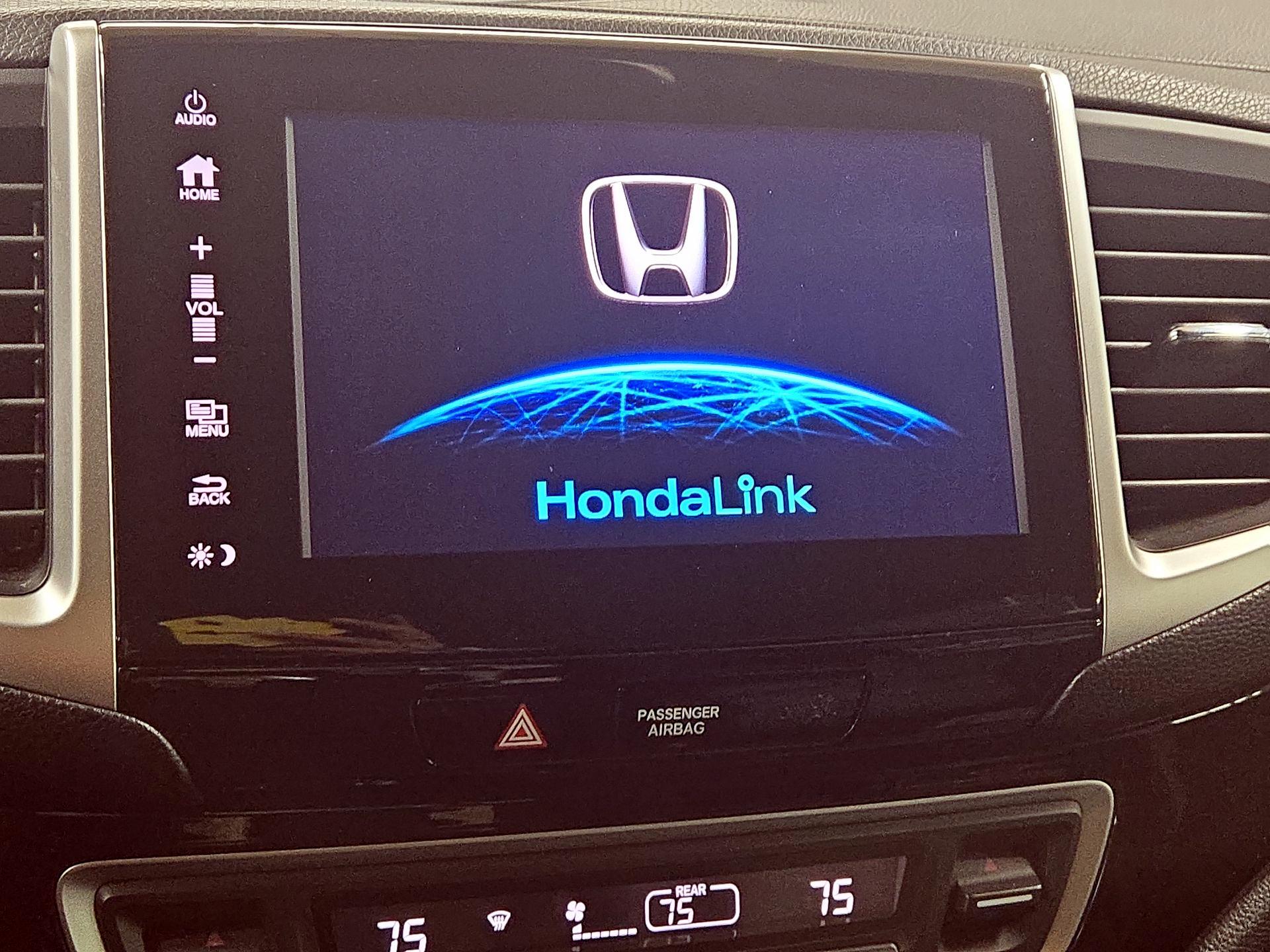 Thumbnail: 2017 Honda Pilot - 15