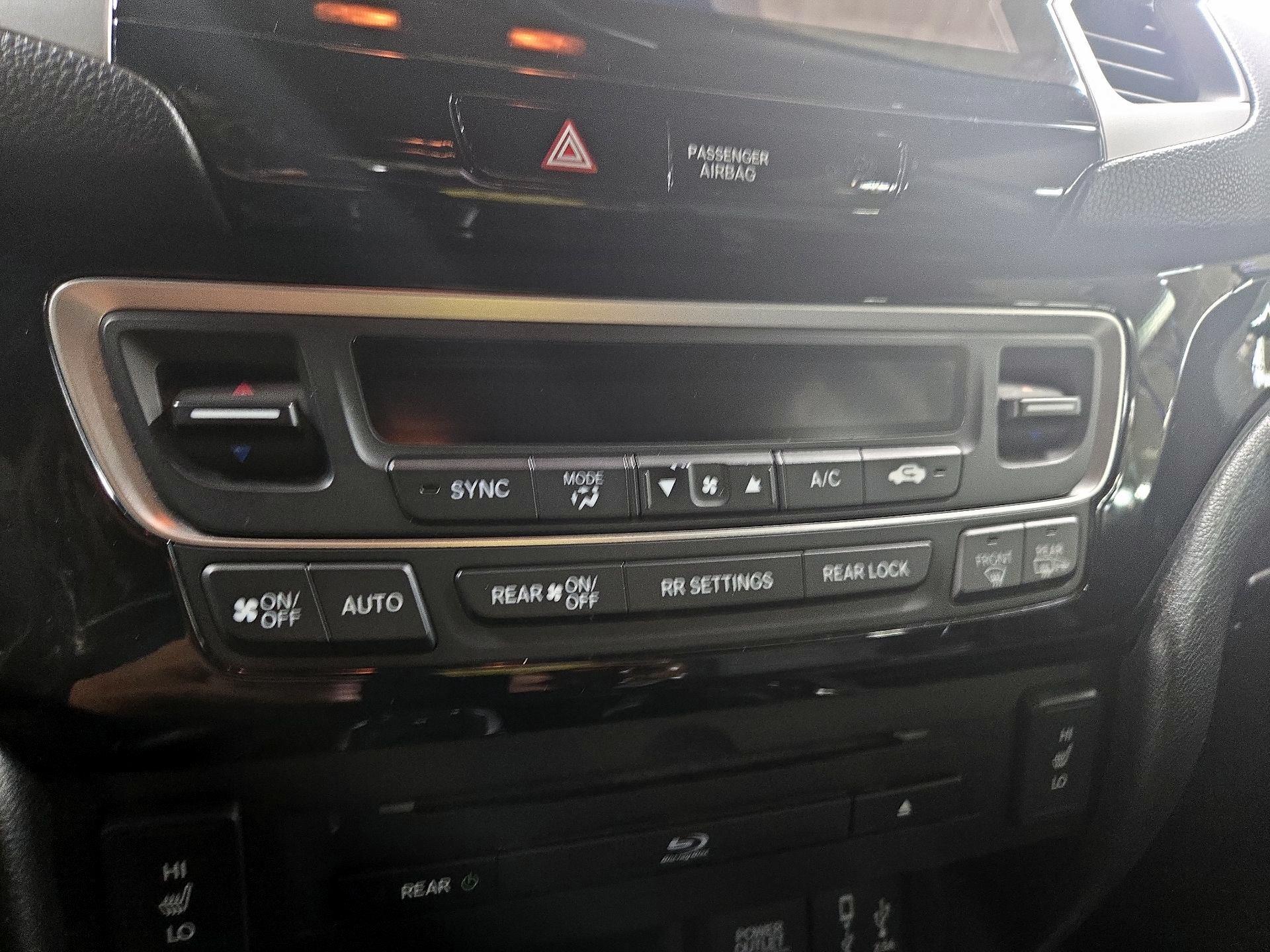 Thumbnail: 2017 Honda Pilot - 16
