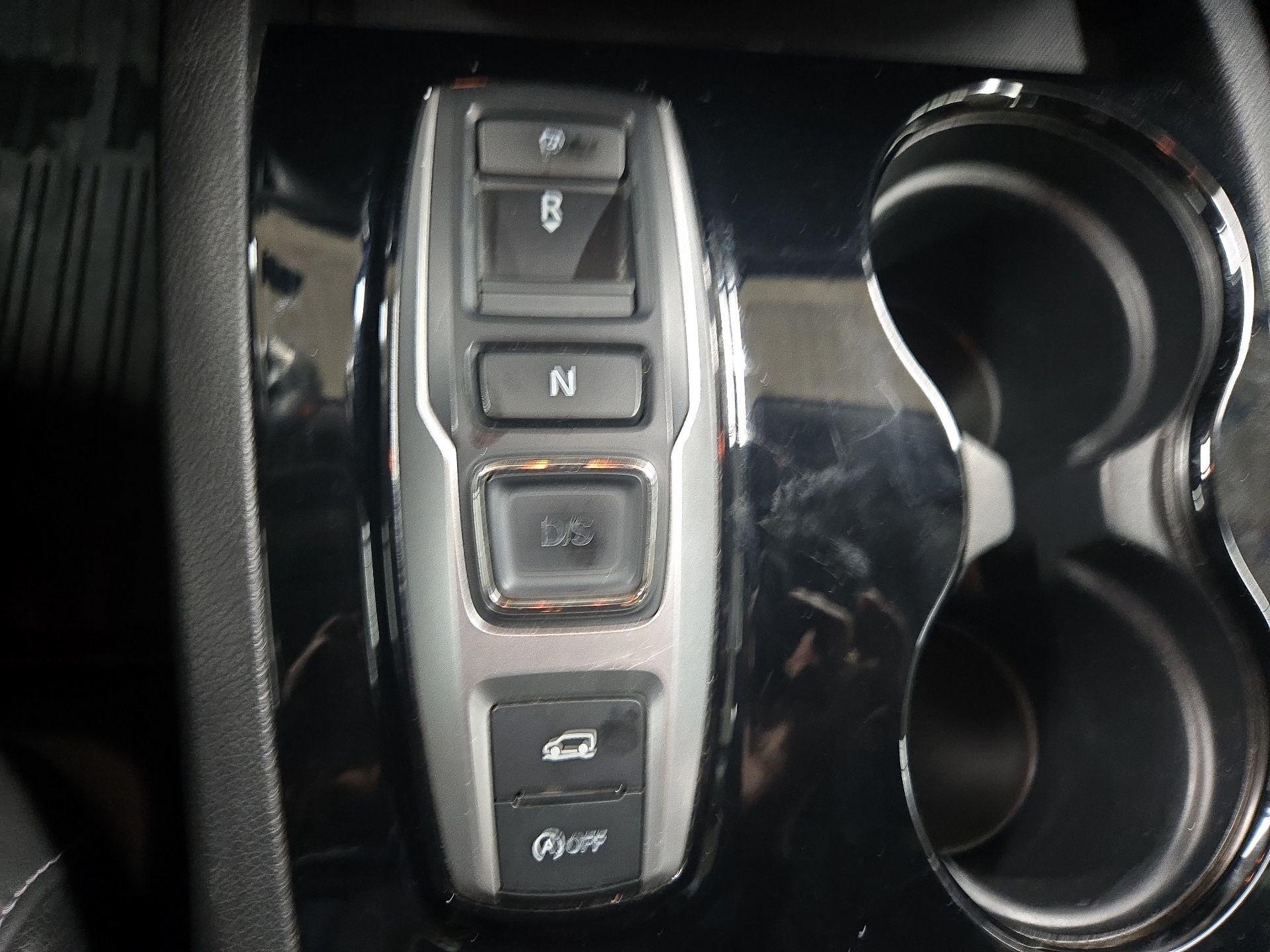 Thumbnail: 2017 Honda Pilot - 17