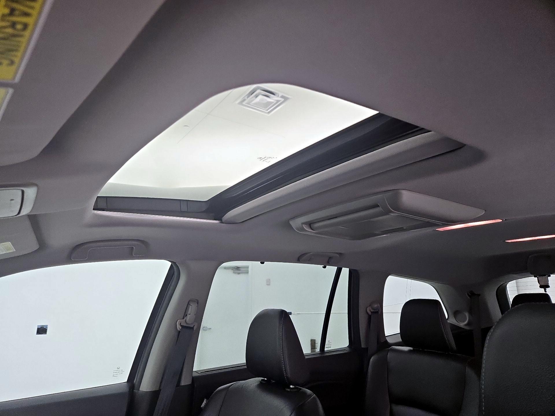 Thumbnail: 2017 Honda Pilot - 19