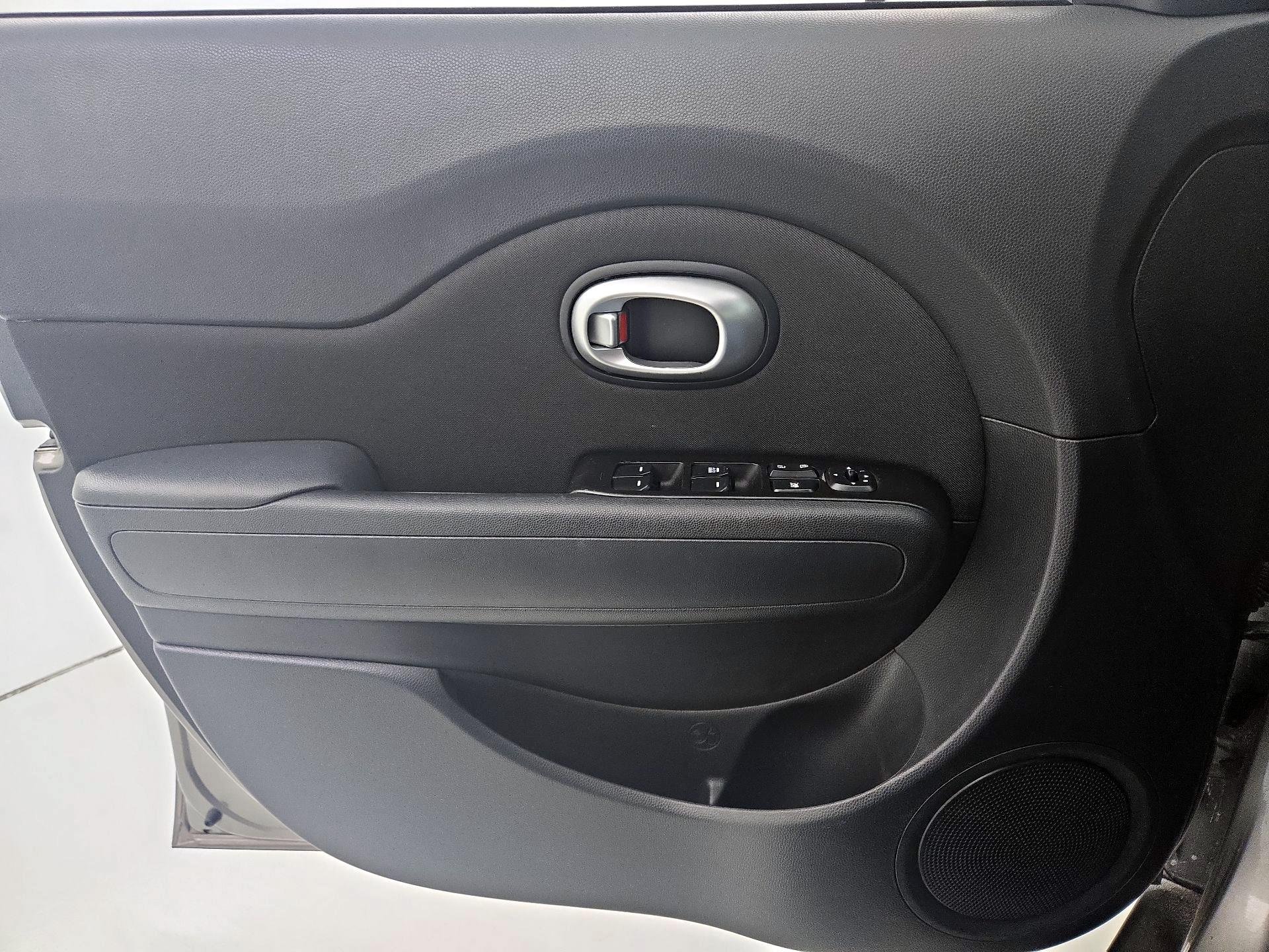 Thumbnail: 2015 Kia Soul - 12