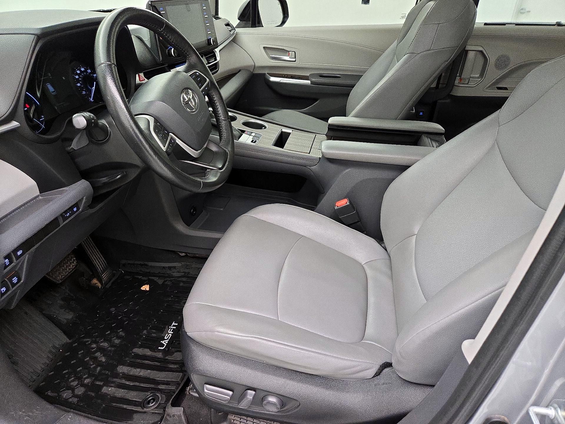 Thumbnail: 2022 Toyota Sienna - 11