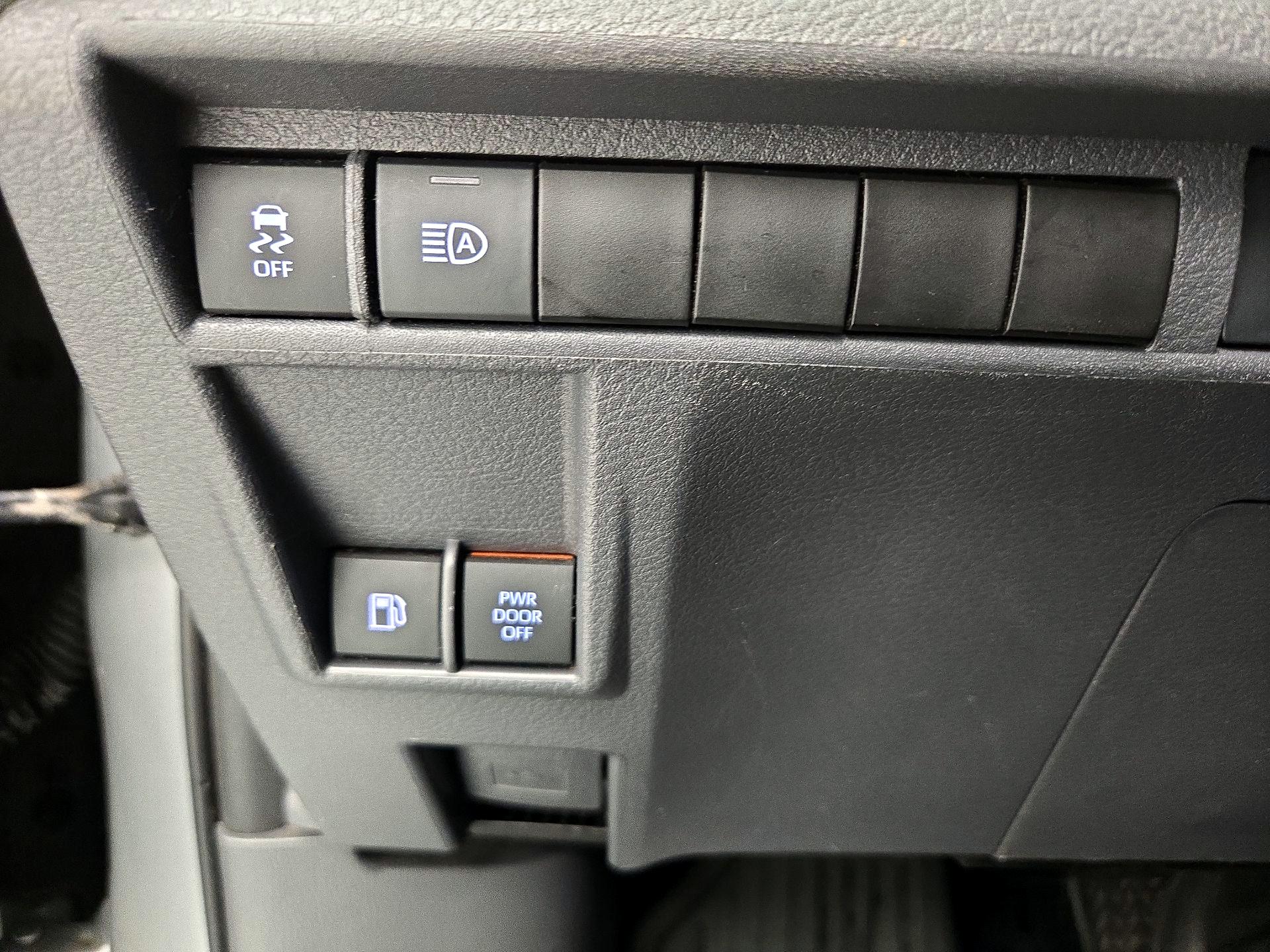 Thumbnail: 2022 Toyota Sienna - 13