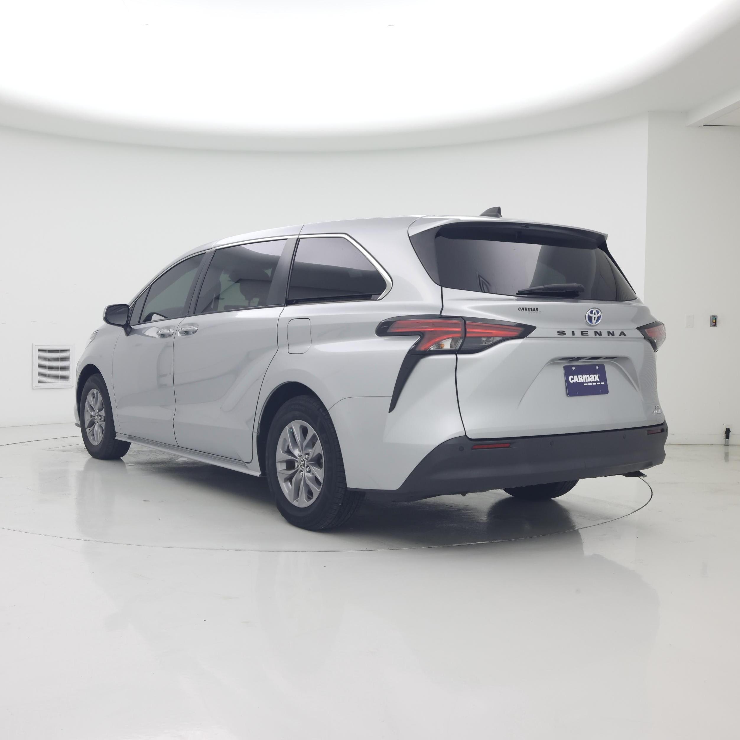 Thumbnail: 2022 Toyota Sienna - 2