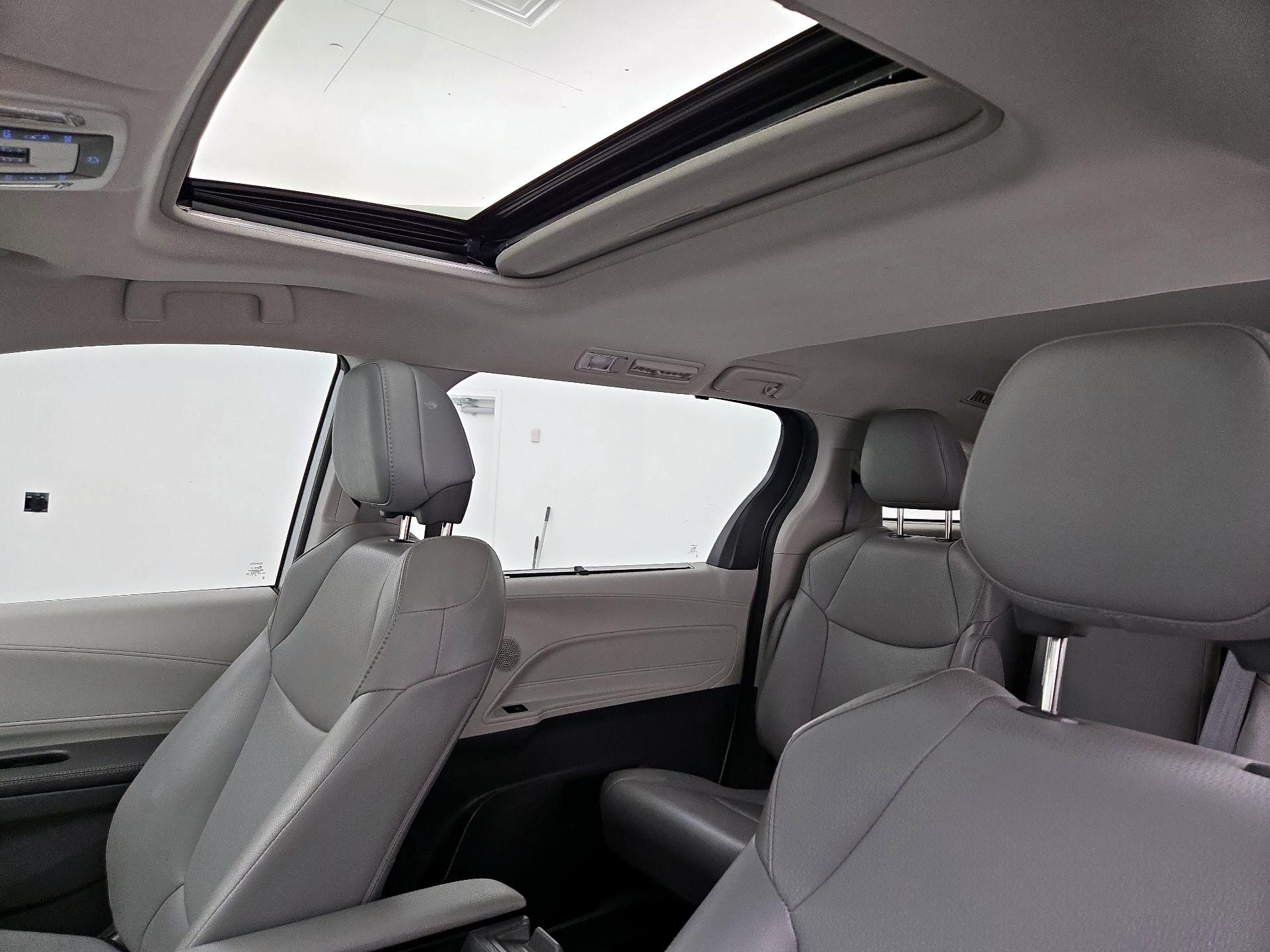 Thumbnail: 2022 Toyota Sienna - 19