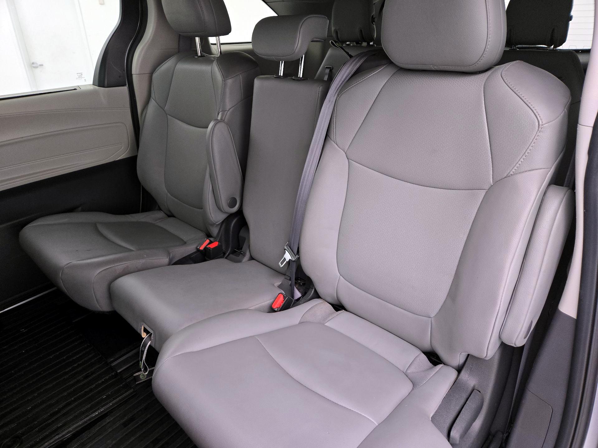 Thumbnail: 2022 Toyota Sienna - 20
