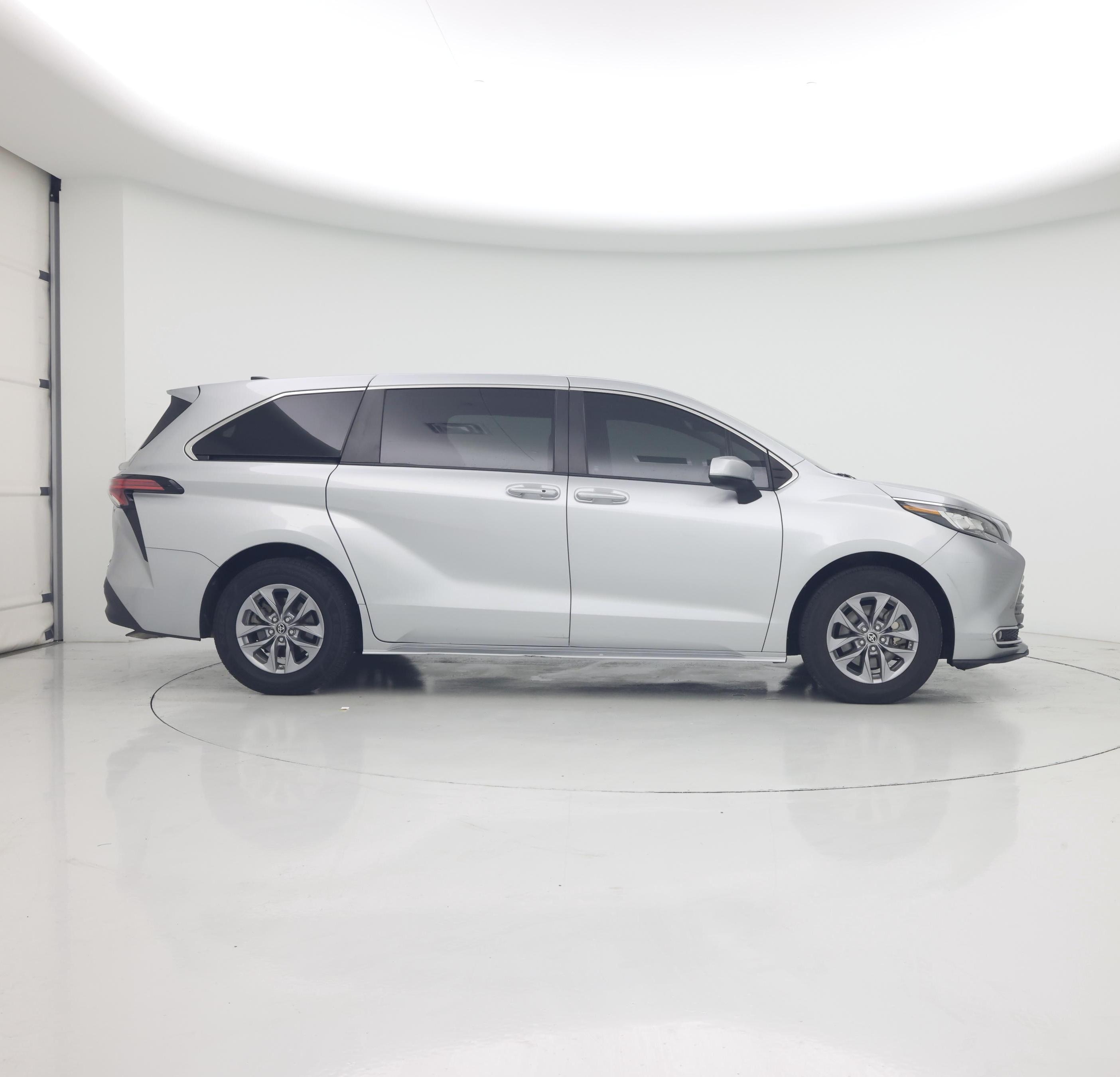 Thumbnail: 2022 Toyota Sienna - 7
