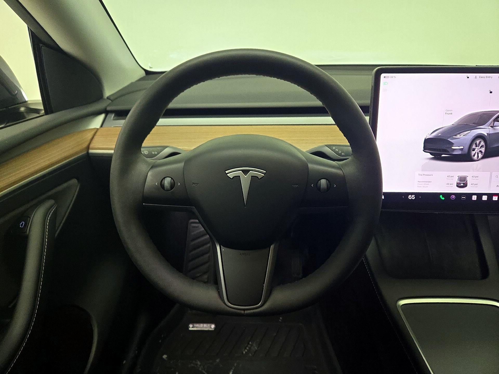 Thumbnail: 2023 Tesla Model Y - 10