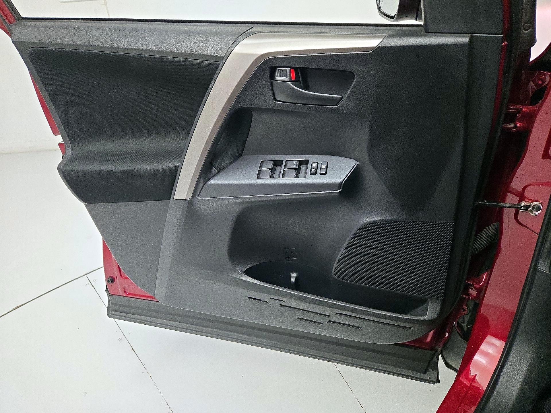 Thumbnail: 2018 Toyota RAV4 - 12