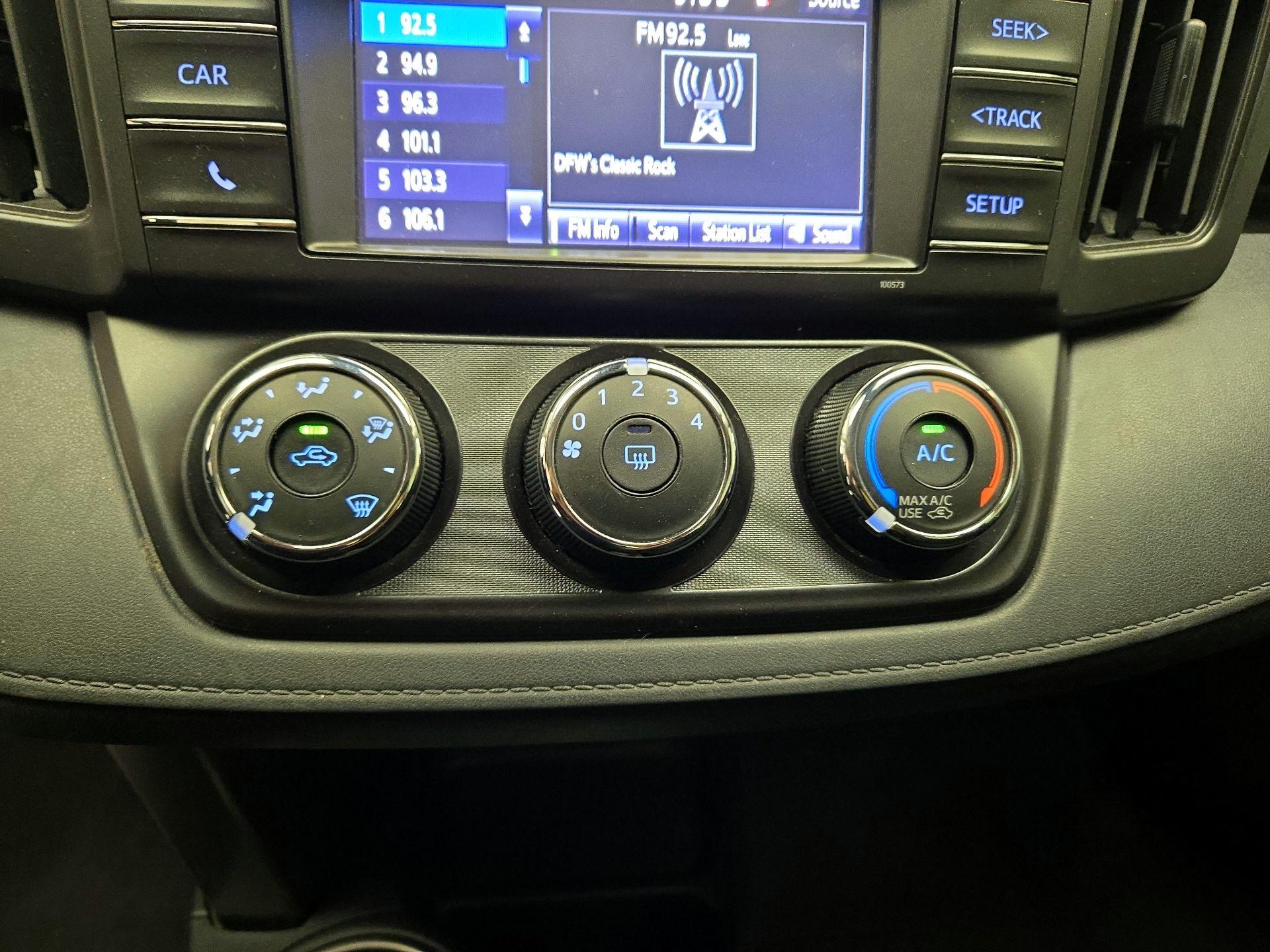 Thumbnail: 2018 Toyota RAV4 - 15