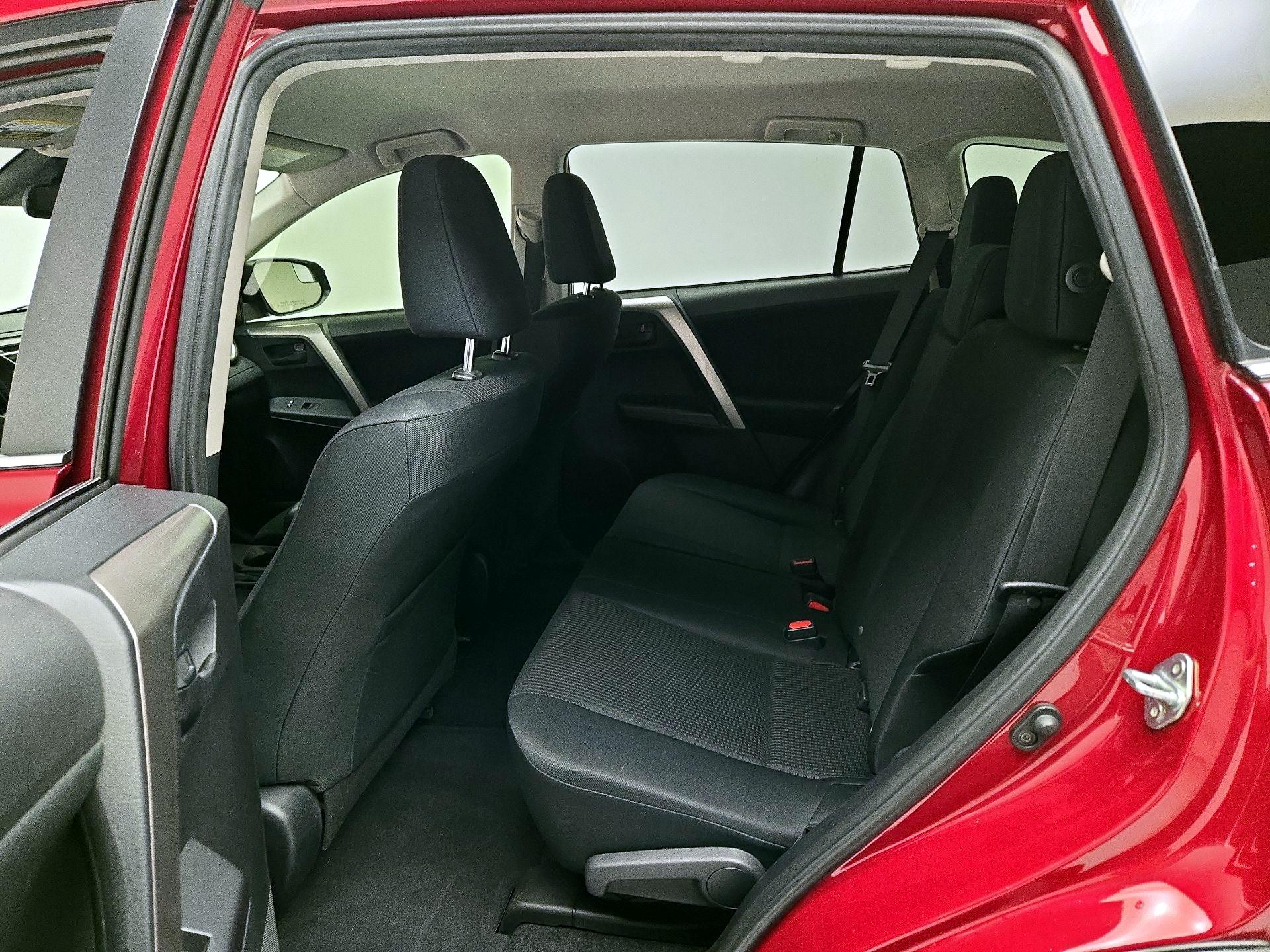 Thumbnail: 2018 Toyota RAV4 - 18