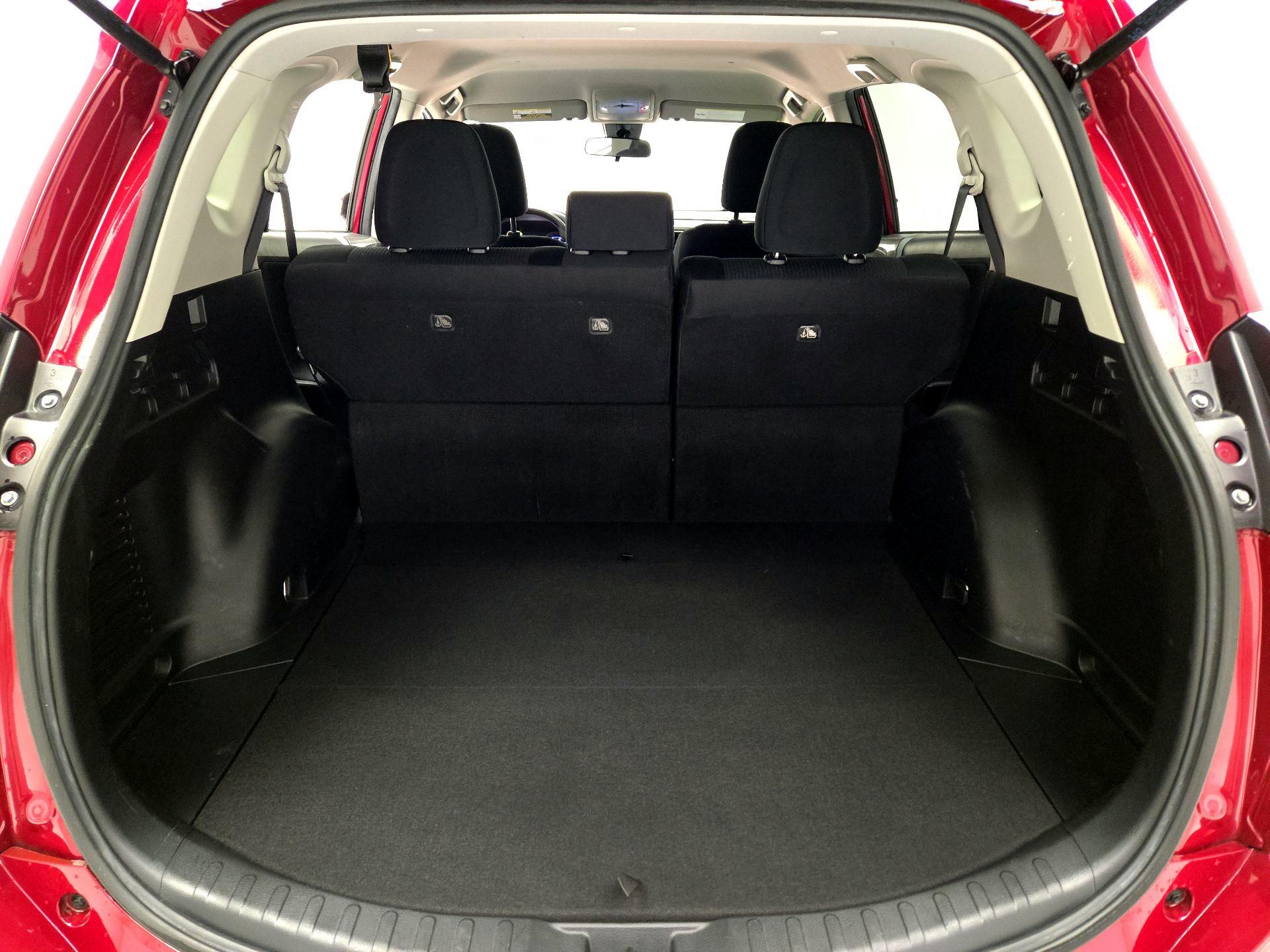 Thumbnail: 2018 Toyota RAV4 - 19