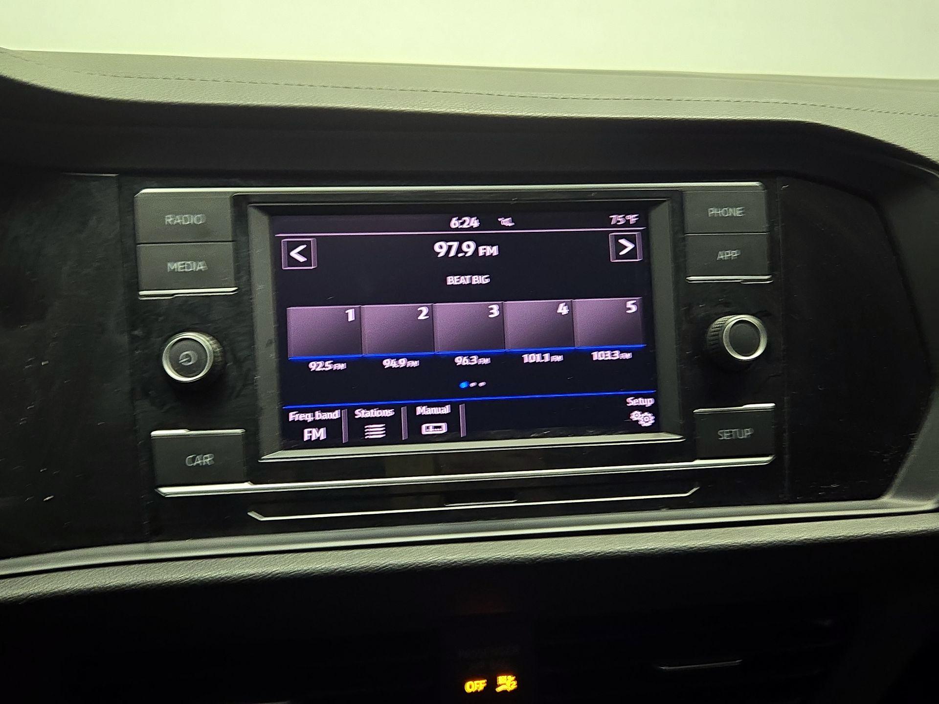 Thumbnail: 2019 Volkswagen Jetta - 15